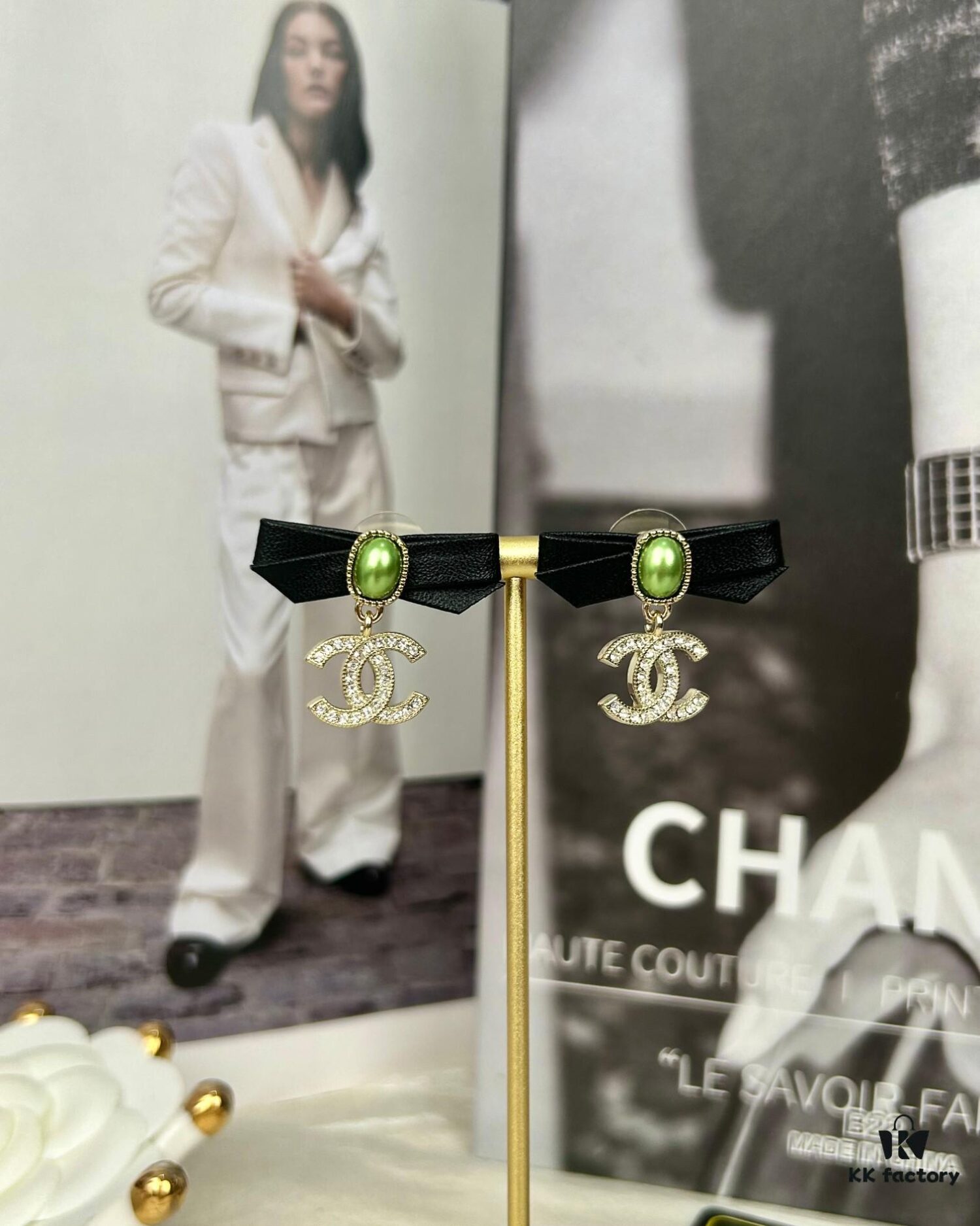 New Xiaoxiang Black Bow 🎀 Green Pearl Double C Diamond-Inlaid Earrings