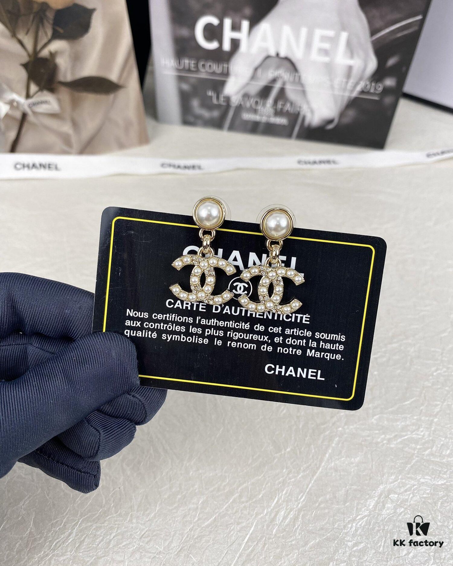 New Xiaoxiang Pearl Inlaid with Diamond Double C Pendant Earrings