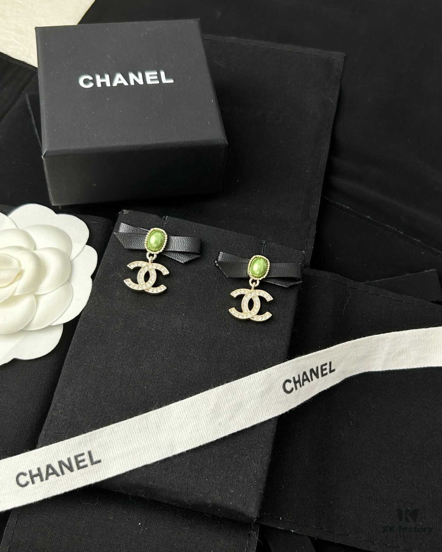New Xiaoxiang Black Bow 🎀 Green Pearl Double C Diamond-Inlaid Earrings