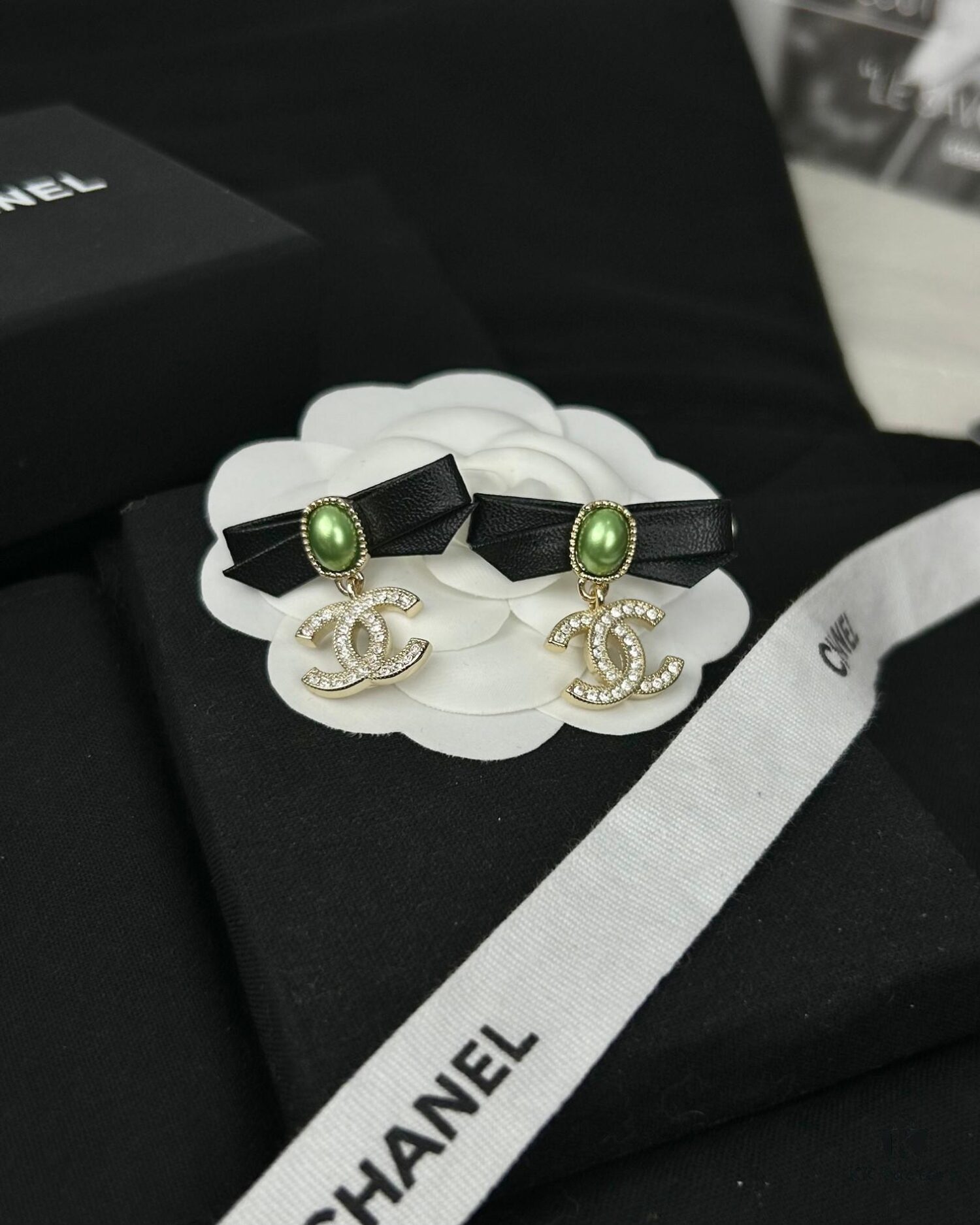 New Xiaoxiang Black Bow 🎀 Green Pearl Double C Diamond-Inlaid Earrings