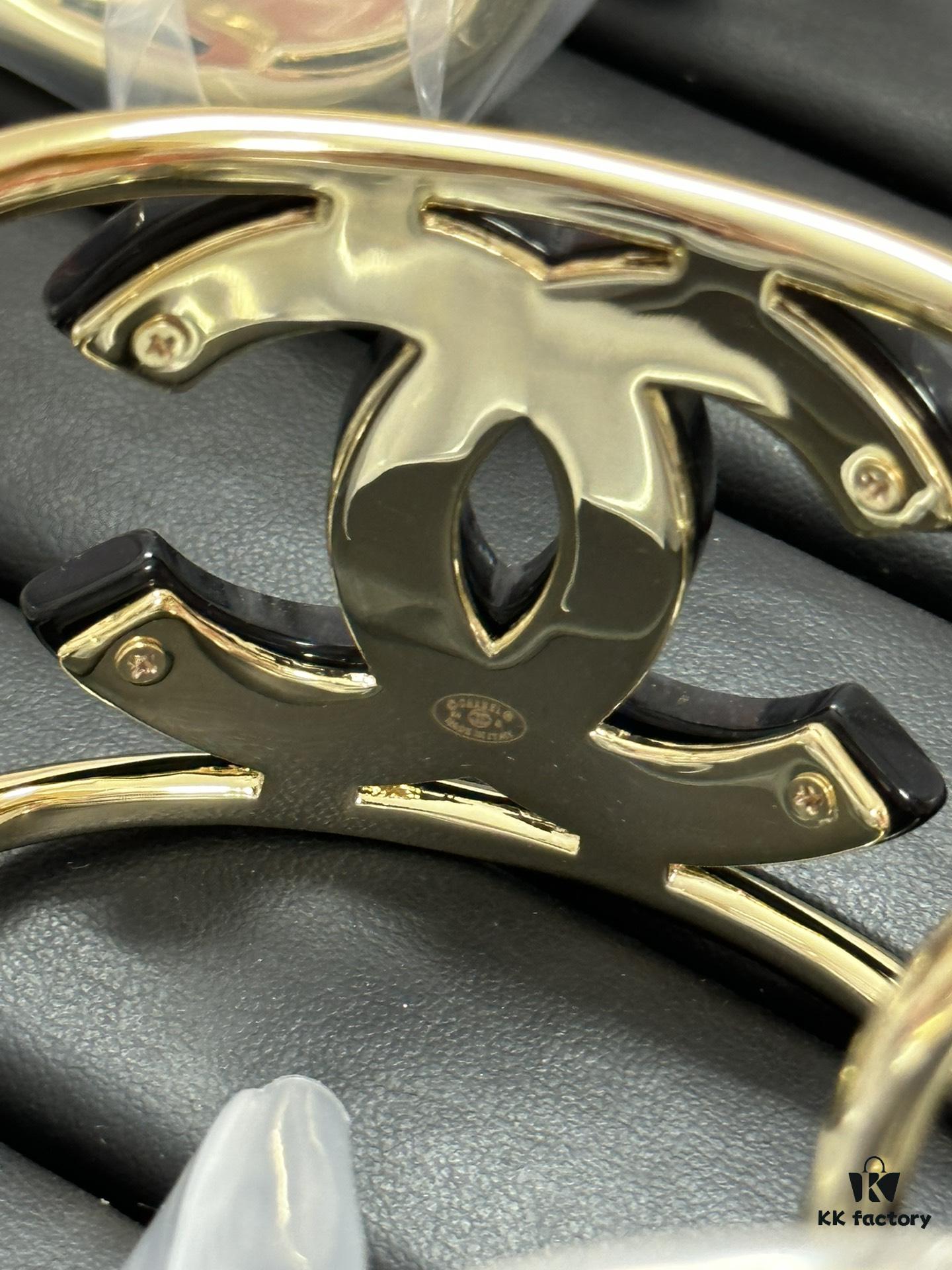 Xiao Xiang New Arrival High-Quality Acrylic Double C Bracelet in Black and White