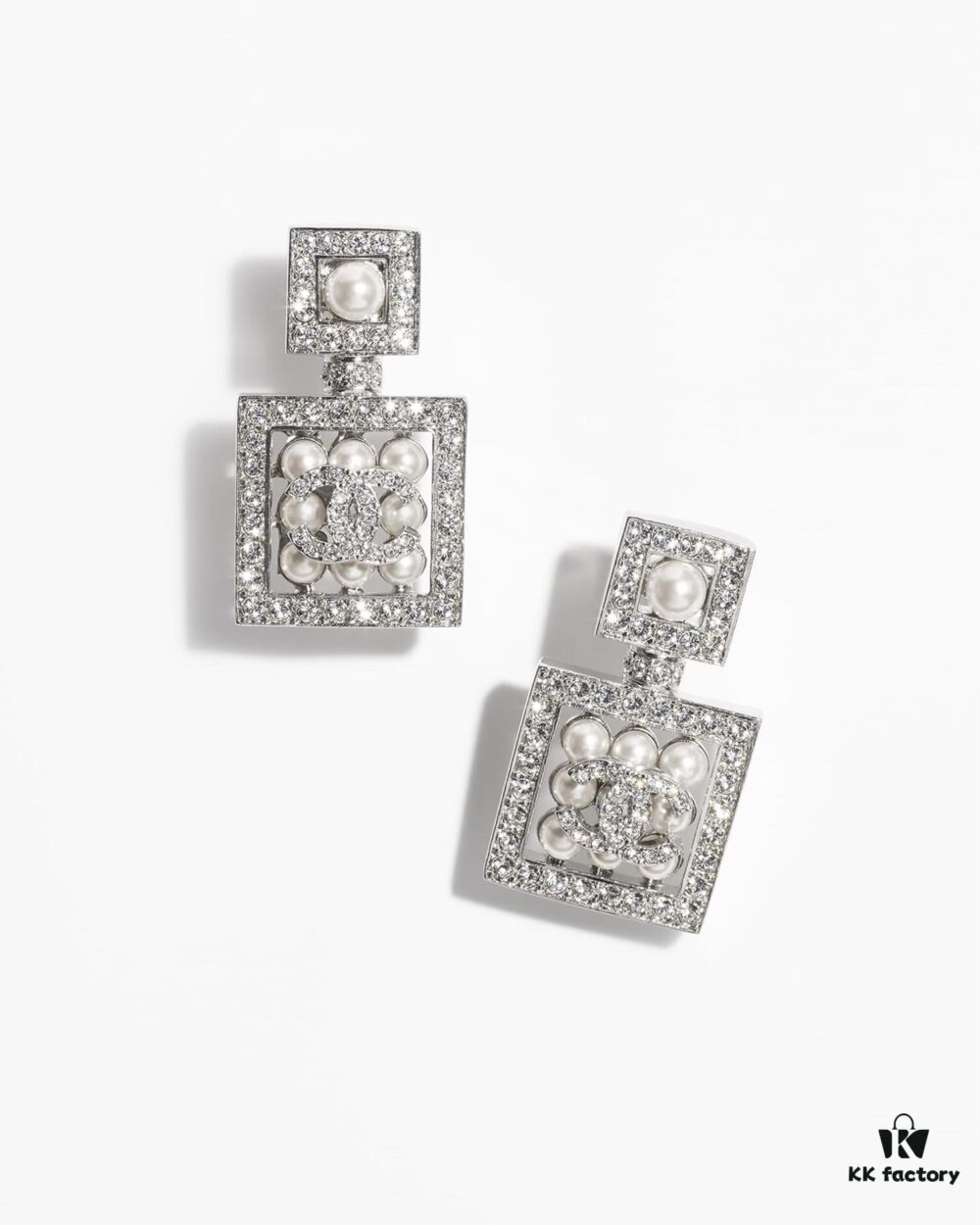 Xiaoxiang New Arrival Luxury Full Diamond Pearl Inlaid Square Earrings ✨🦋