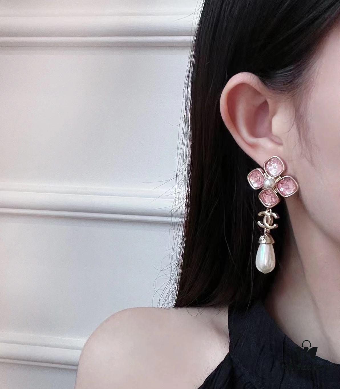 Xiaoxiang New Arrival Pink Zircon Four-Leaf Clover with Pearl Pendant Earrings