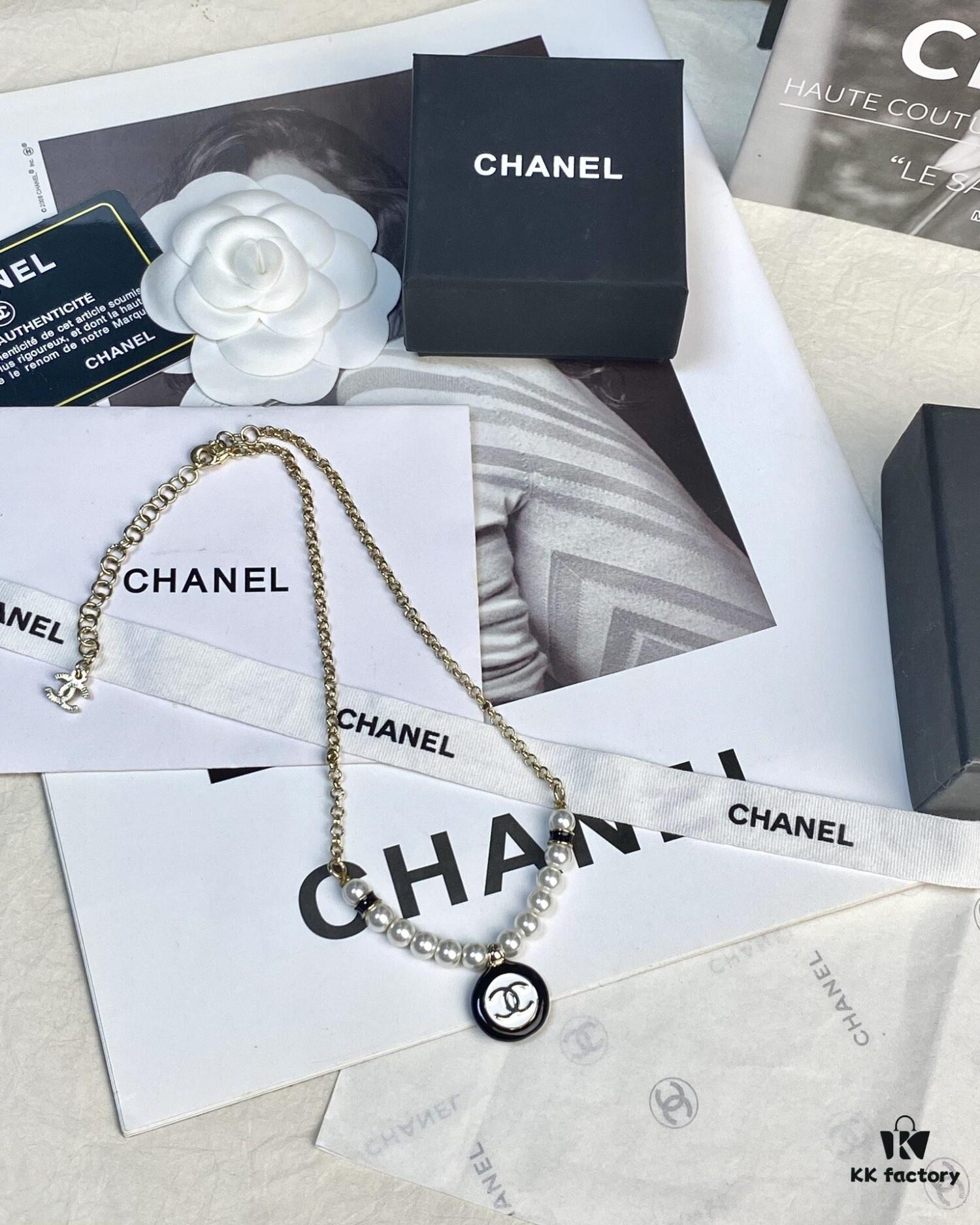 CHANE New Style Black and White Button Round Semi-Pearl Half Chain Necklace