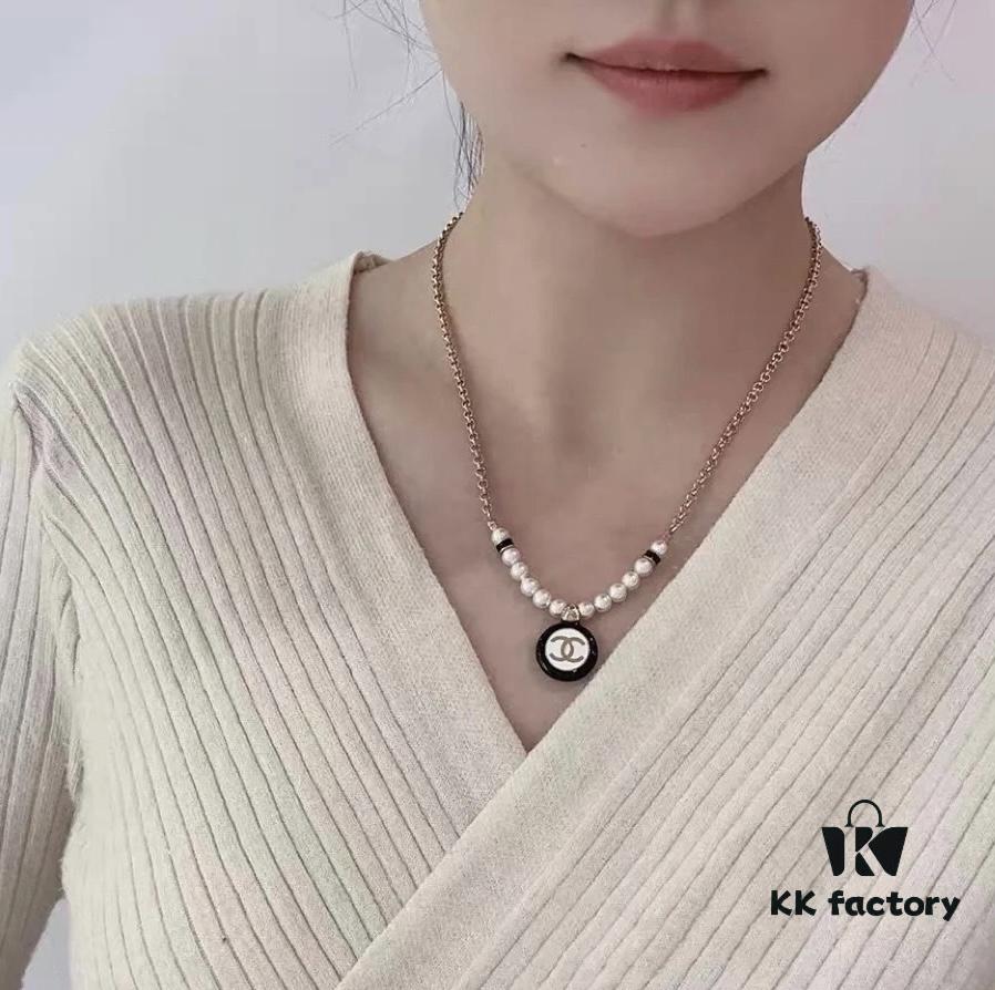 CHANE New Style Black and White Button Round Semi-Pearl Half Chain Necklace