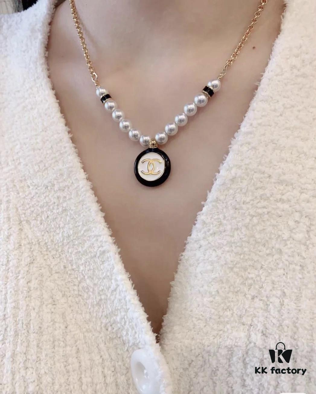 CHANE New Style Black and White Button Round Semi-Pearl Half Chain Necklace