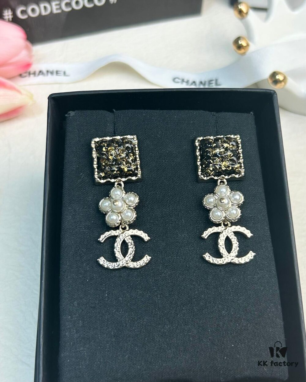 Xiaoxiang New Arrival Black Square Amber Flower Double C Long Earrings