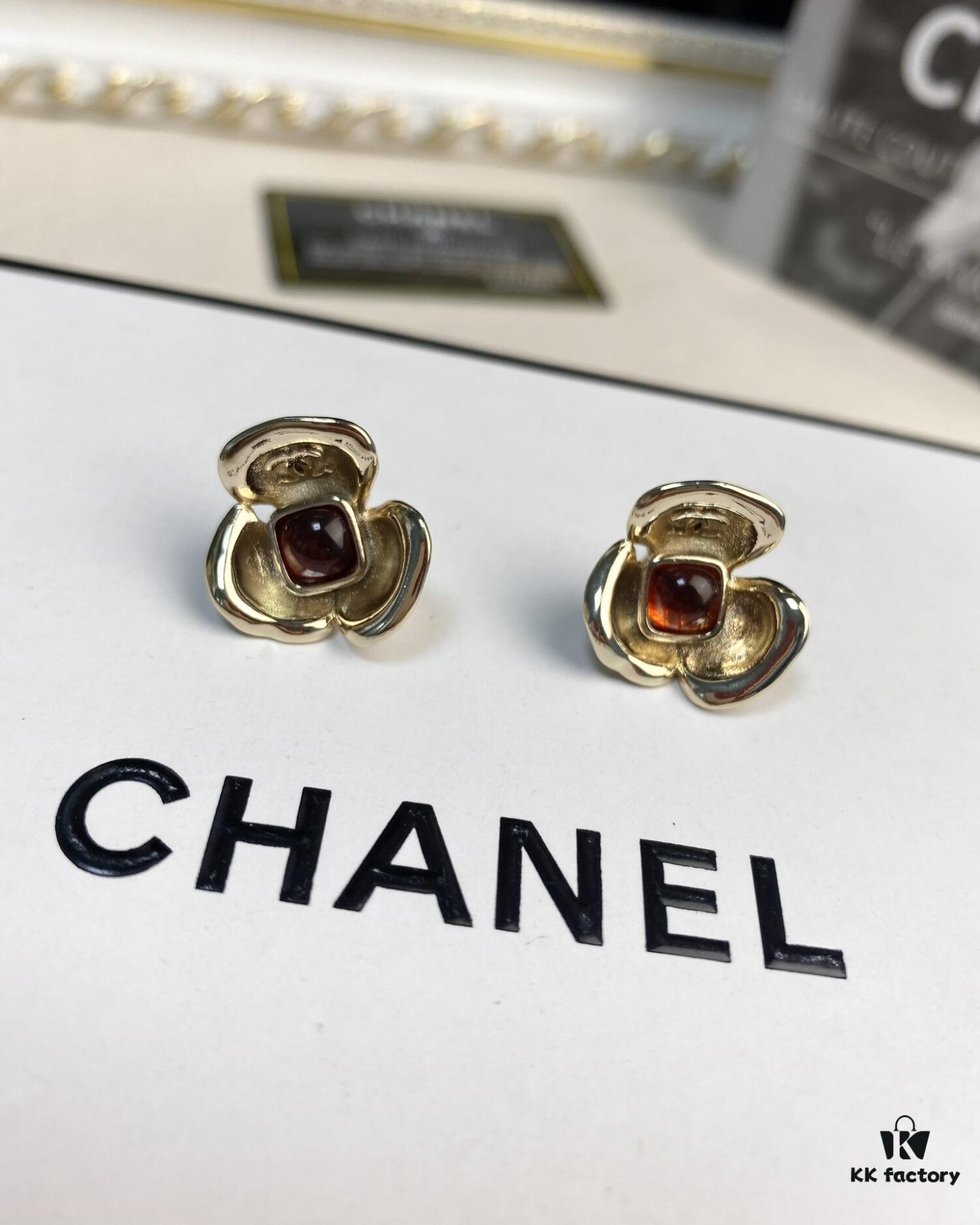 Xiaoxiang New Arrival Amber Square Rhinestone Camellia Flower Stud Earrings 🌺