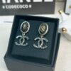 Xiaoxiang New Arrival Black Oval Lava Double C Earrings ✨