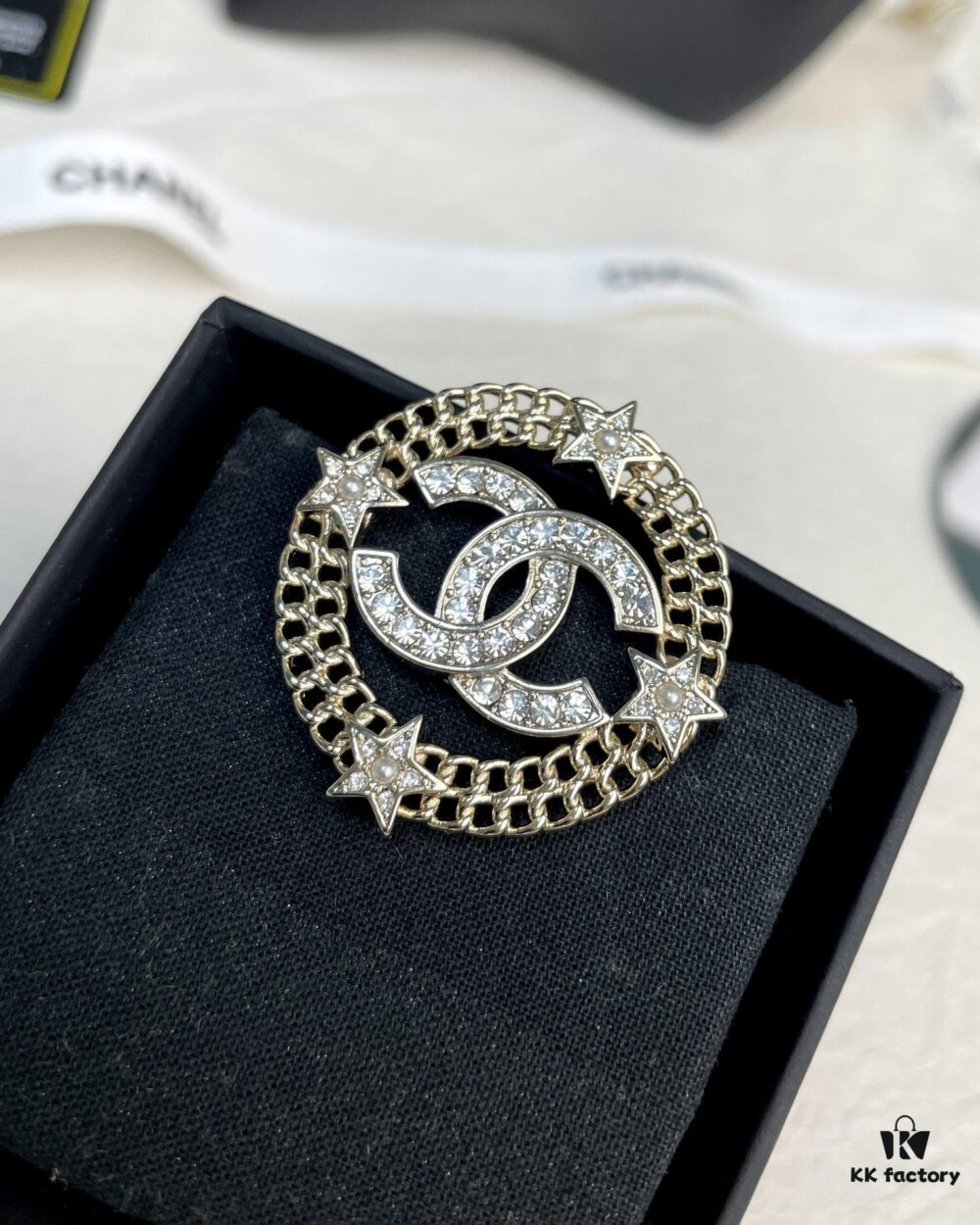 Xiaoxiang New Model Round Hollow-out Star Brooch