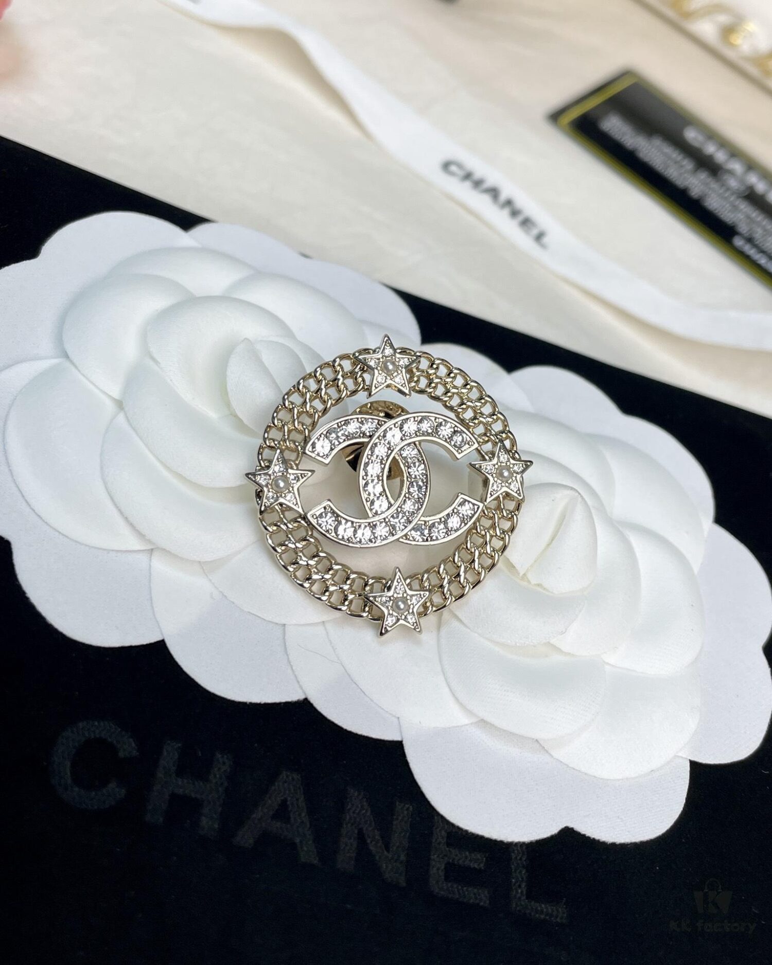 Xiaoxiang New Model Round Hollow-out Star Brooch