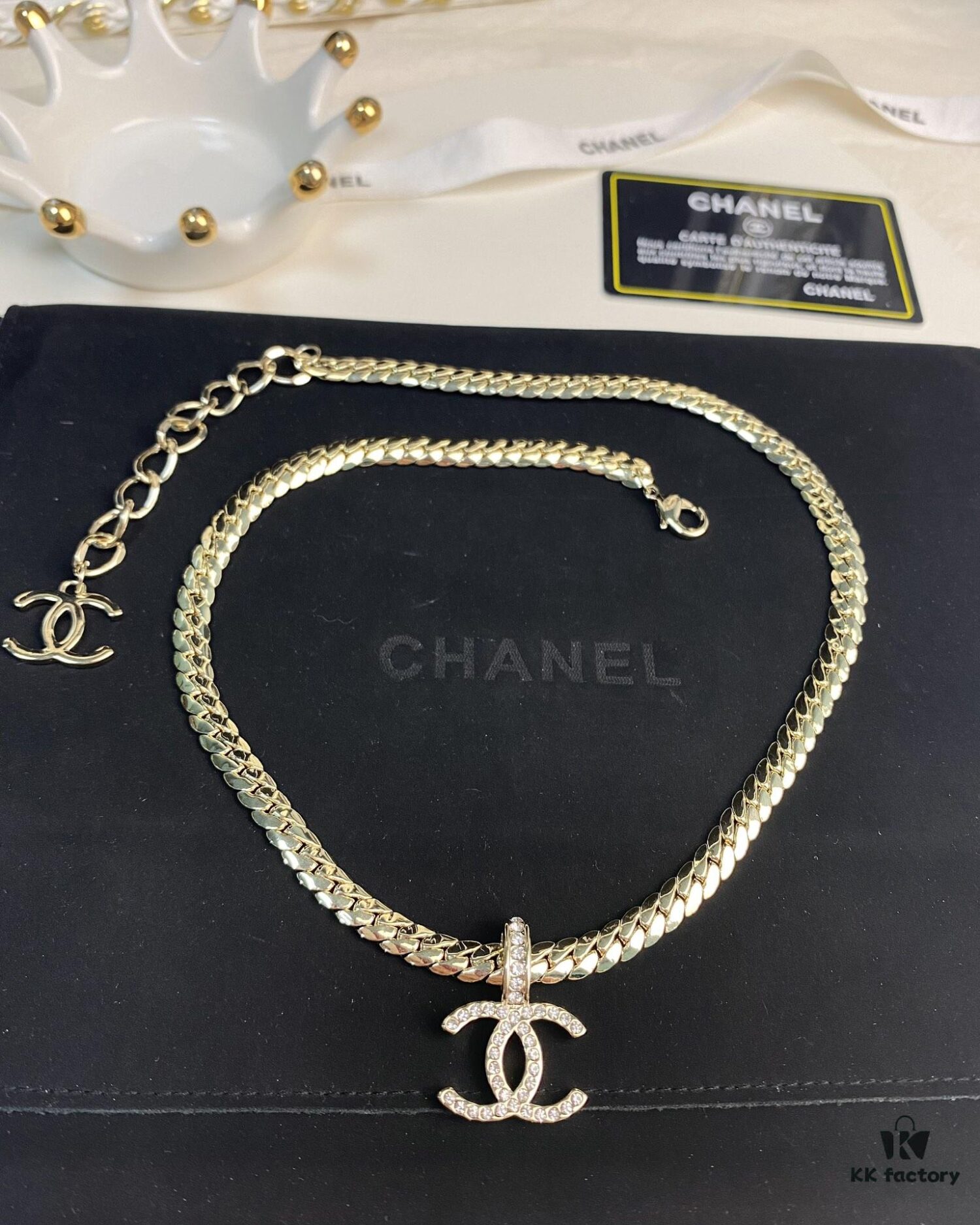 Xiaoxiang New Arrival Metal Chain Snake Bone Double C Pendant Necklace