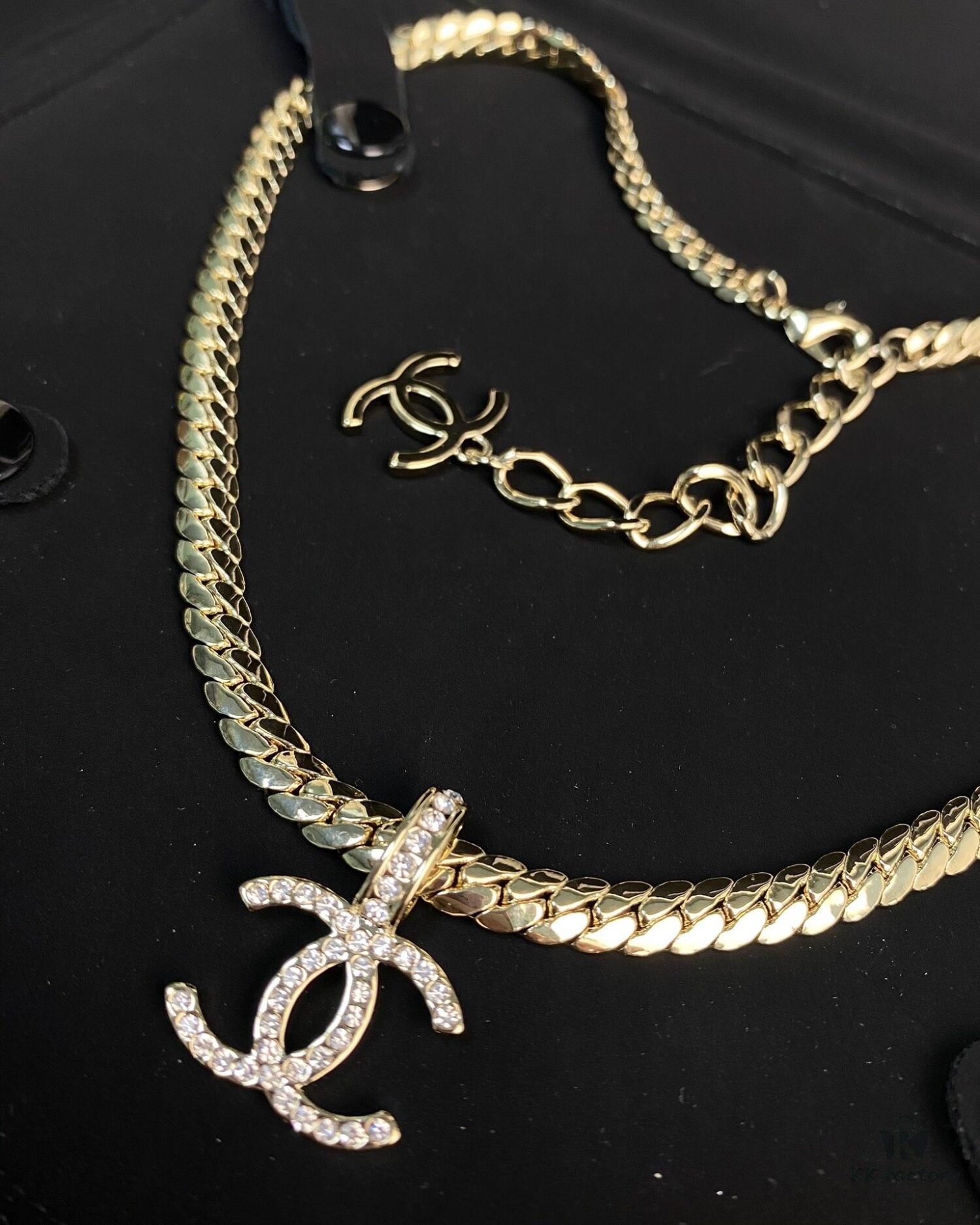 Xiaoxiang New Arrival Metal Chain Snake Bone Double C Pendant Necklace
