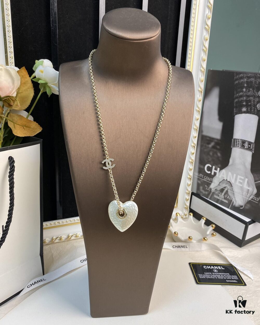 Xiaoxiang New Arrival Heart-Shaped White Peach Heart 💖 Resin Minimalist Necklace ✨