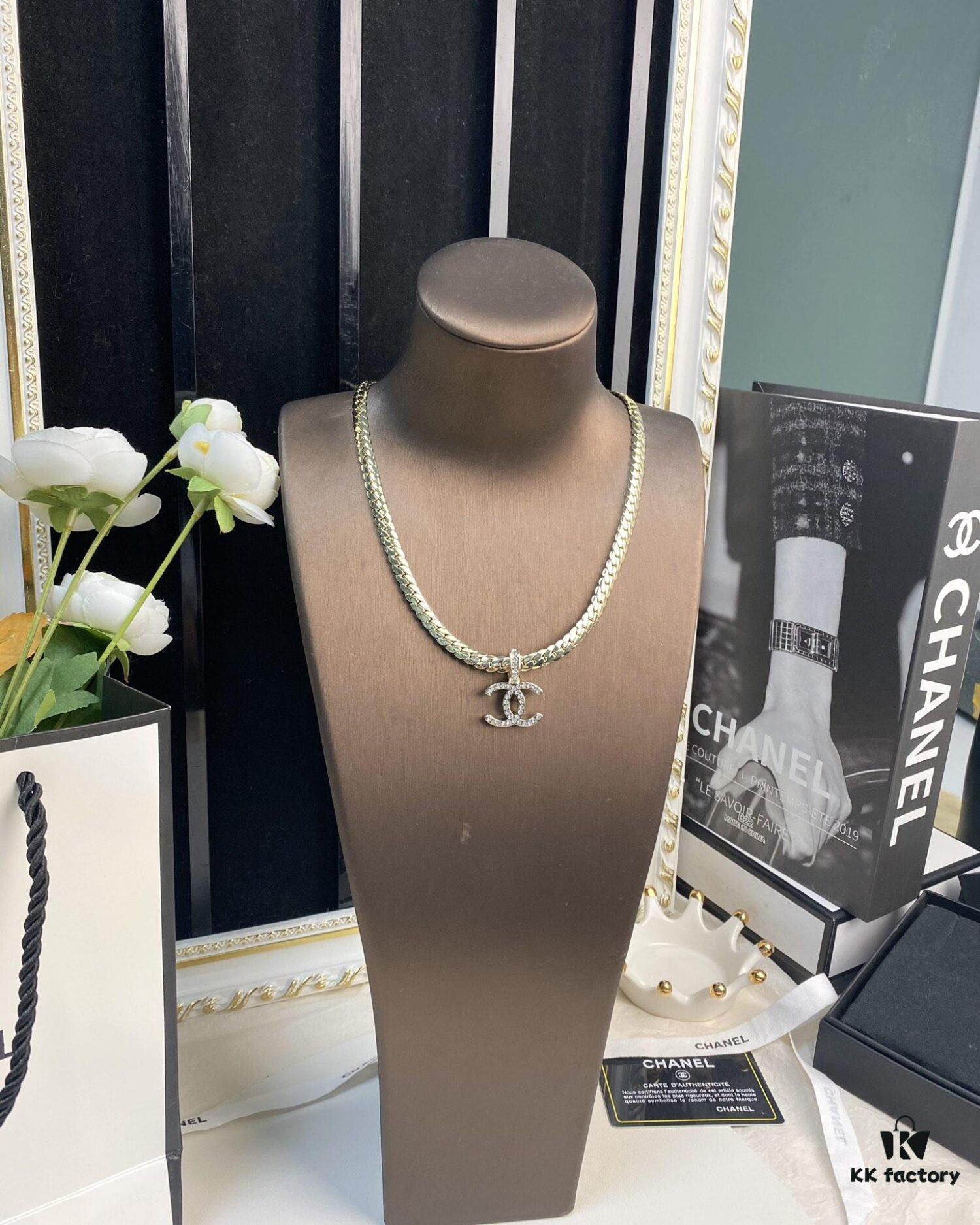 Xiaoxiang New Arrival Metal Chain Snake Bone Double C Pendant Necklace
