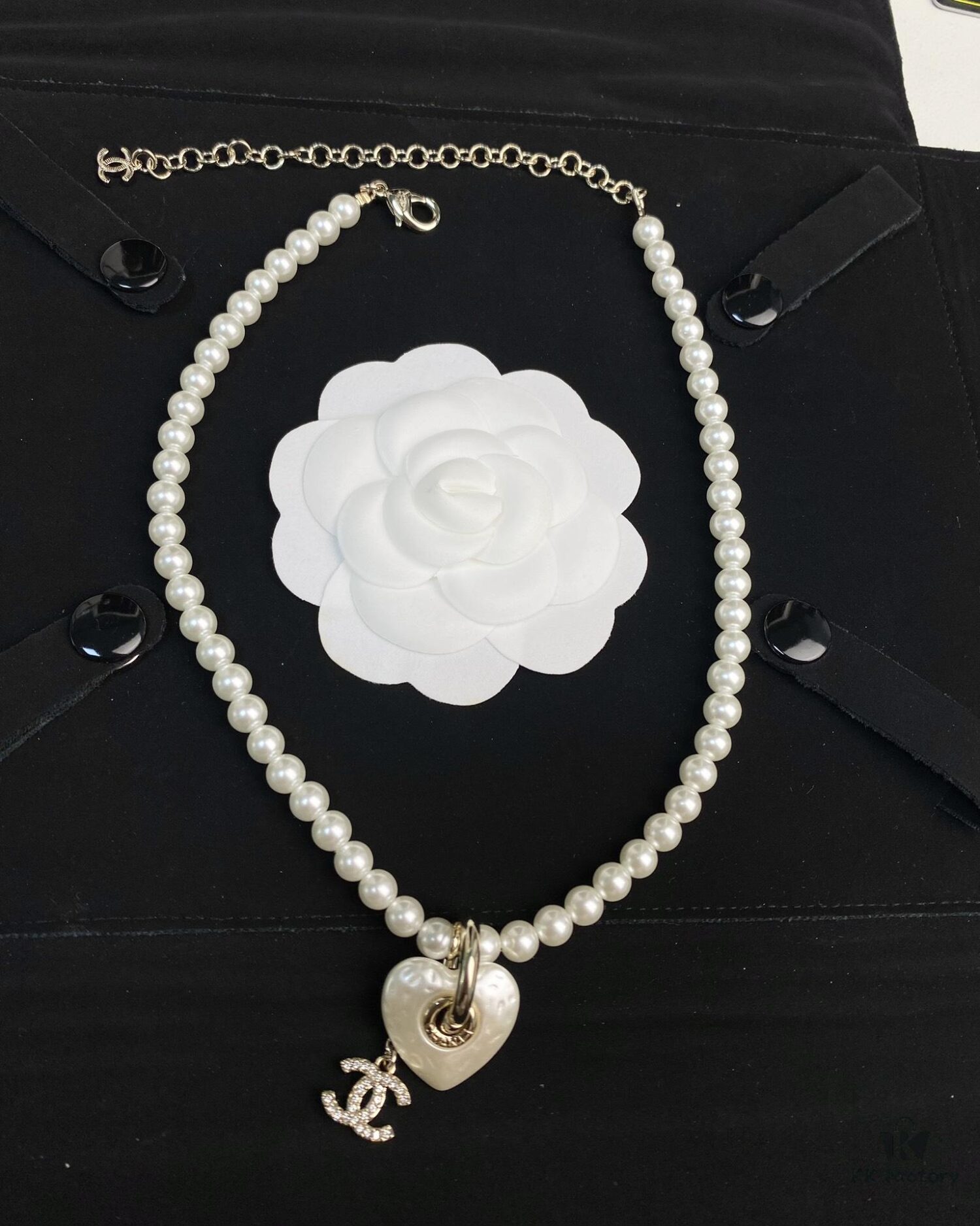 Chic New Arrival Heart-Shaped White Peach Resin Pearl Necklace 💖✨