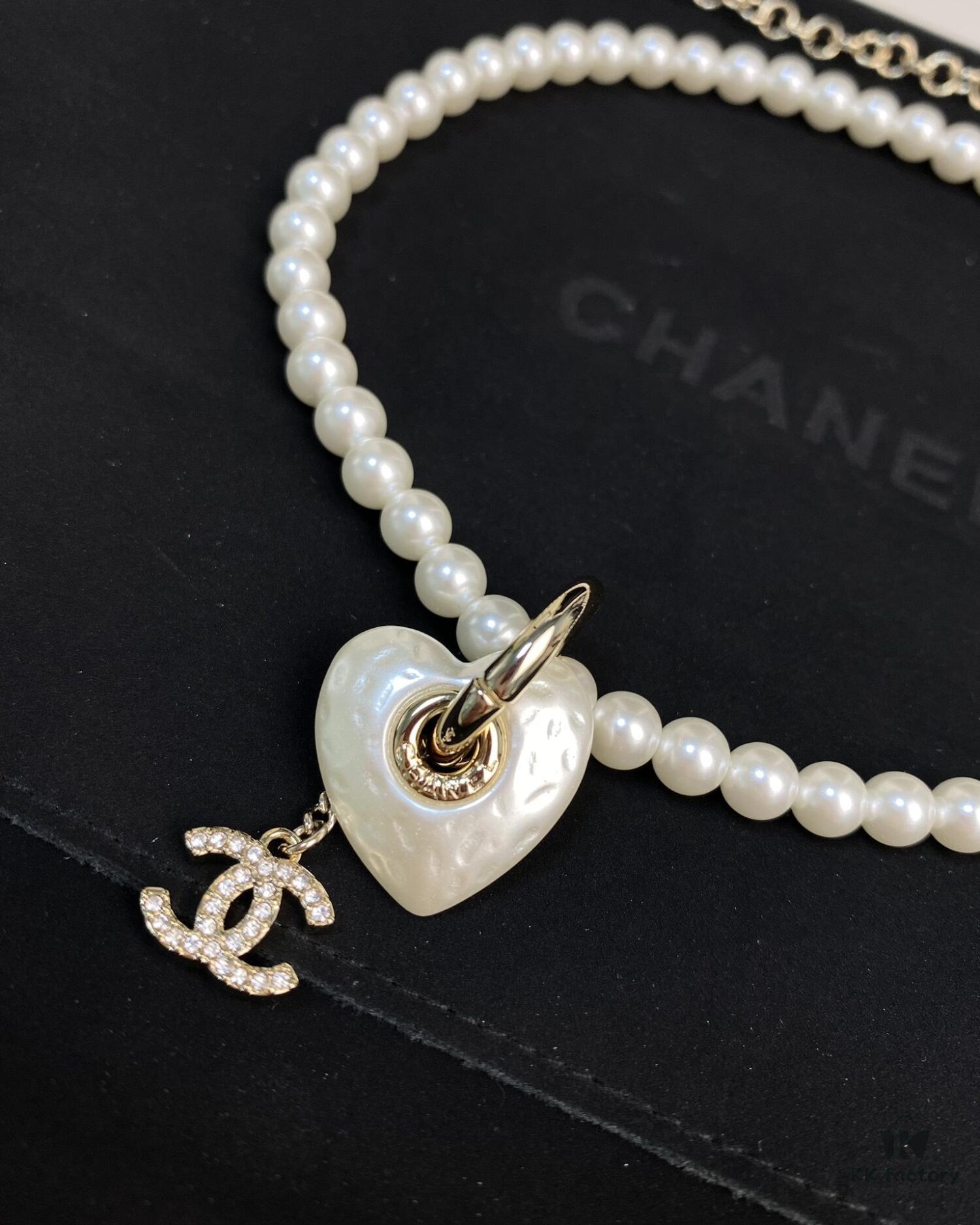 Chic New Arrival Heart-Shaped White Peach Resin Pearl Necklace 💖✨
