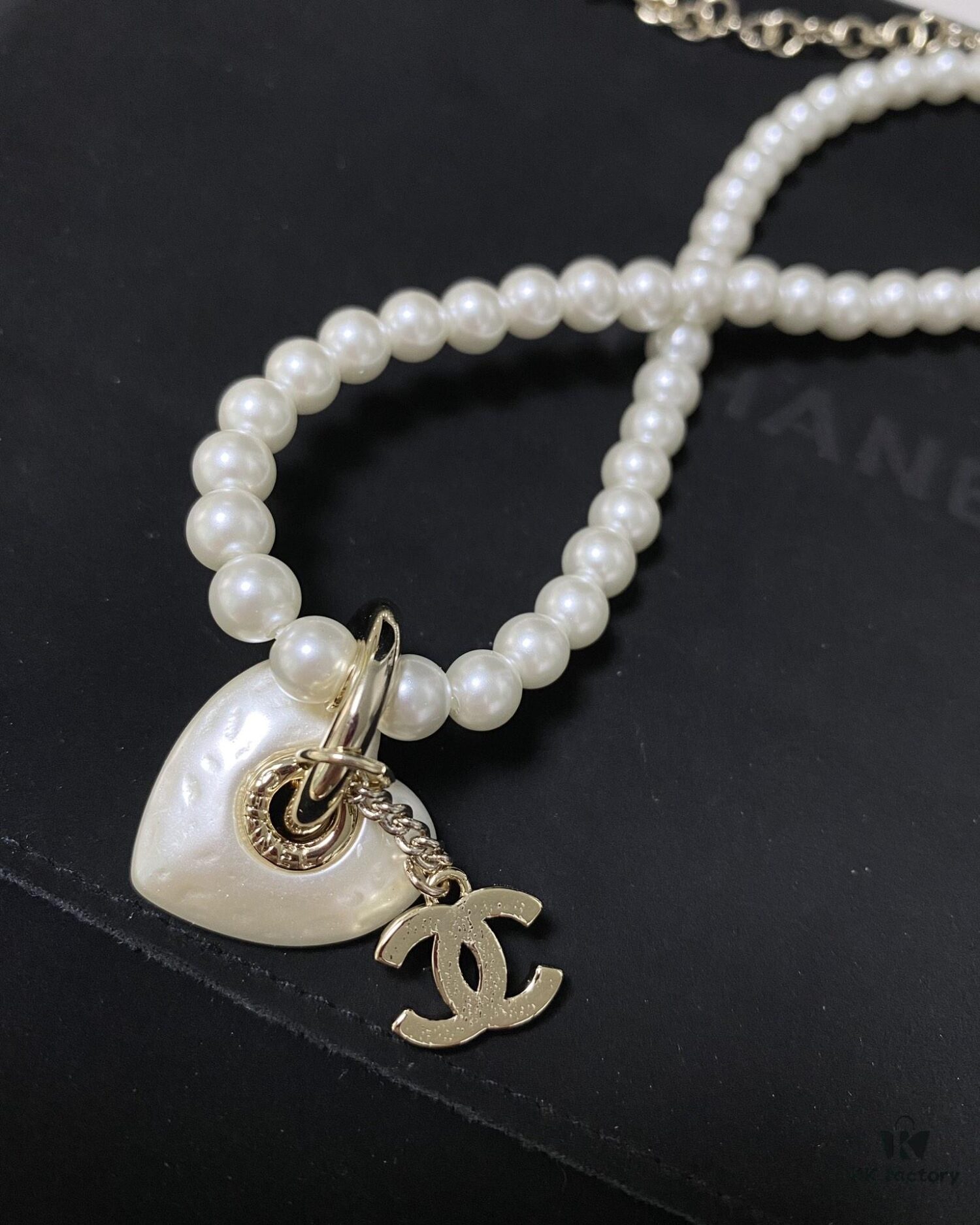 Chic New Arrival Heart-Shaped White Peach Resin Pearl Necklace 💖✨