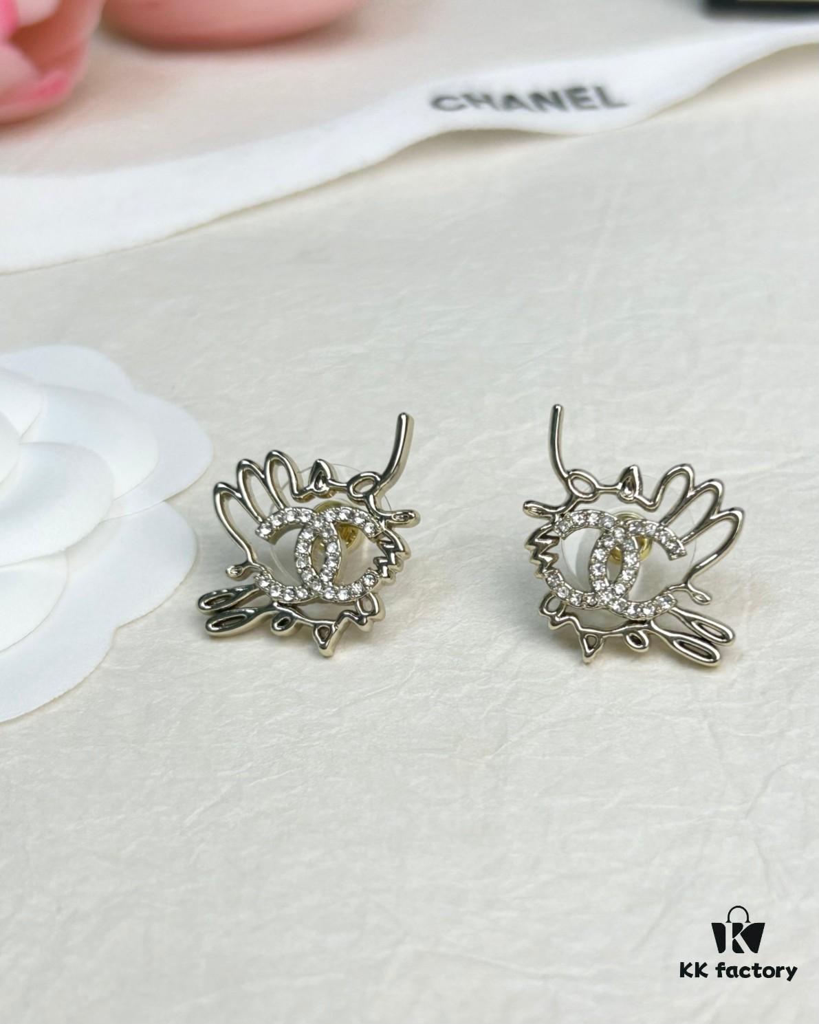 Xiaoxiang New Arrival Hollow Pattern Double C Diamond-Inlaid Earrings ✨✨