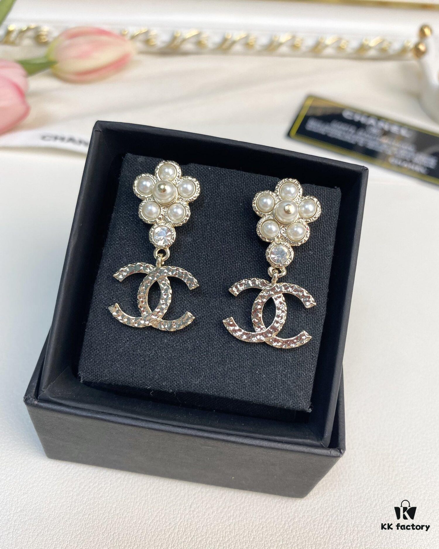 New Xiaoxiang Pearl Flower Double C Pendant Earrings