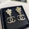 New Xiaoxiang Pearl Flower Double C Pendant Earrings