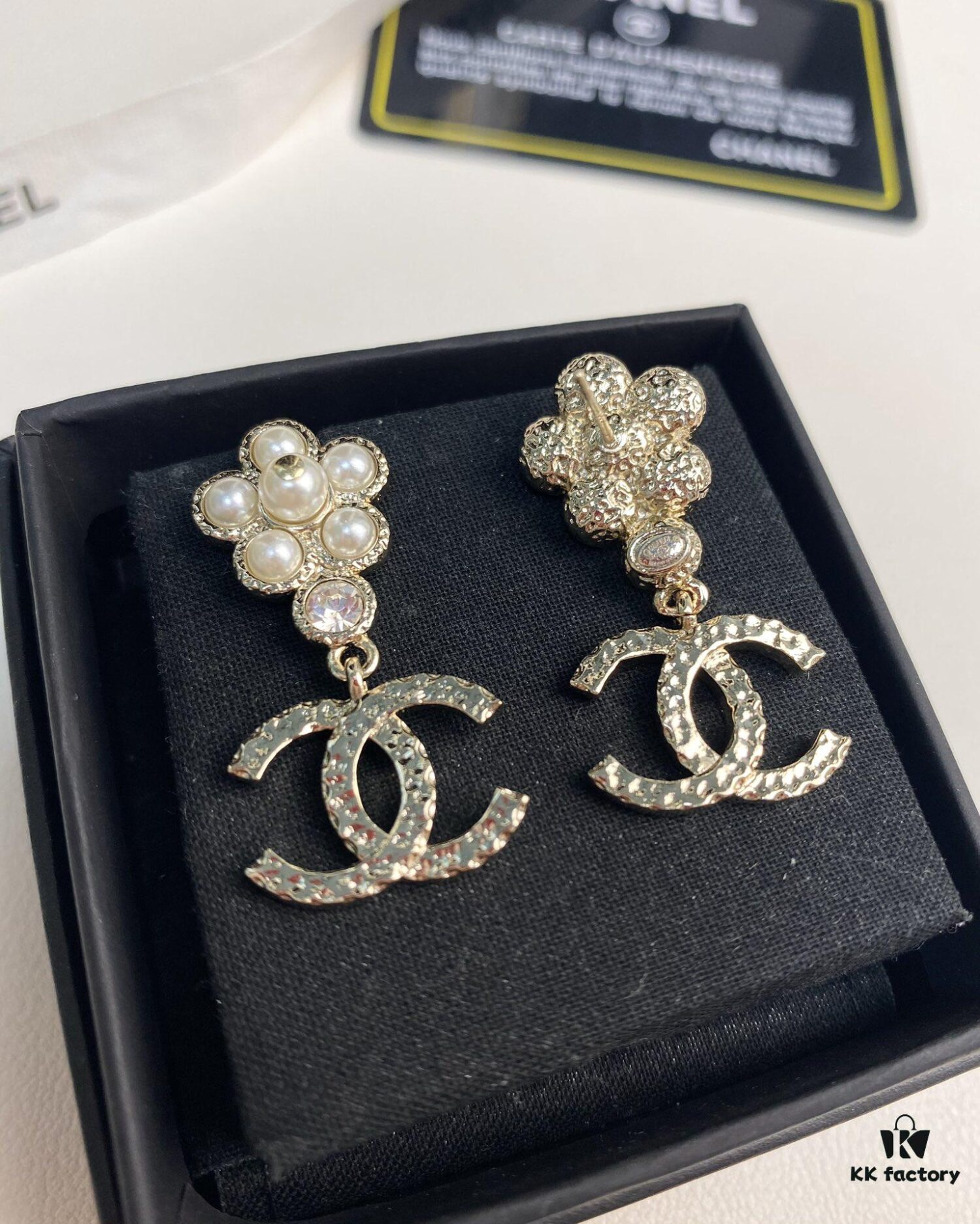 New Xiaoxiang Pearl Flower Double C Pendant Earrings