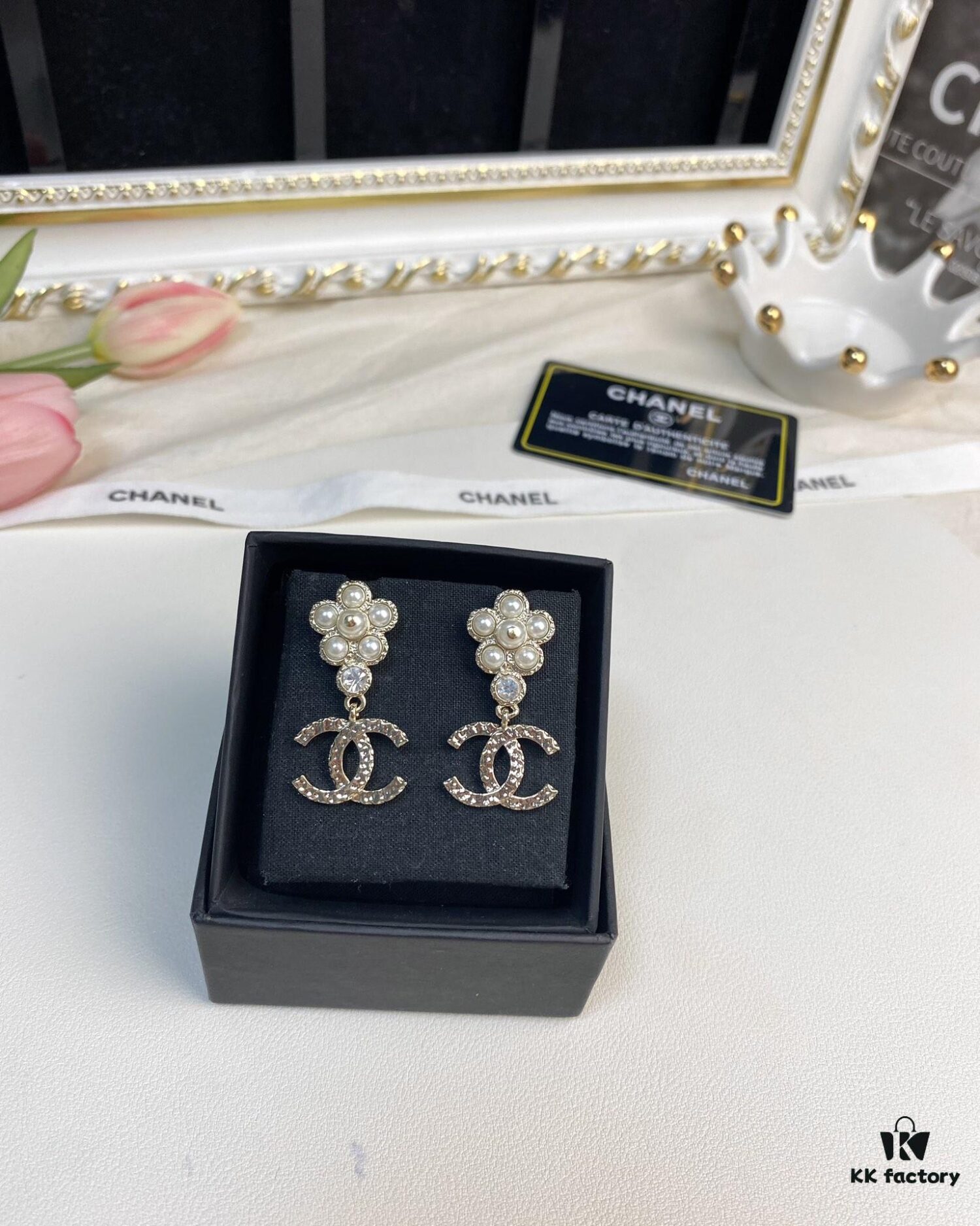 New Xiaoxiang Pearl Flower Double C Pendant Earrings