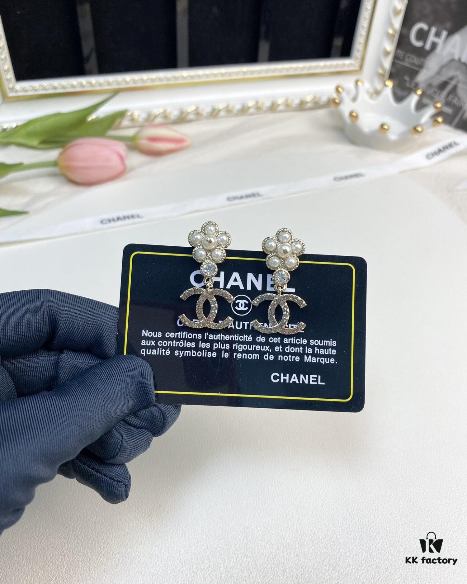 New Xiaoxiang Pearl Flower Double C Pendant Earrings
