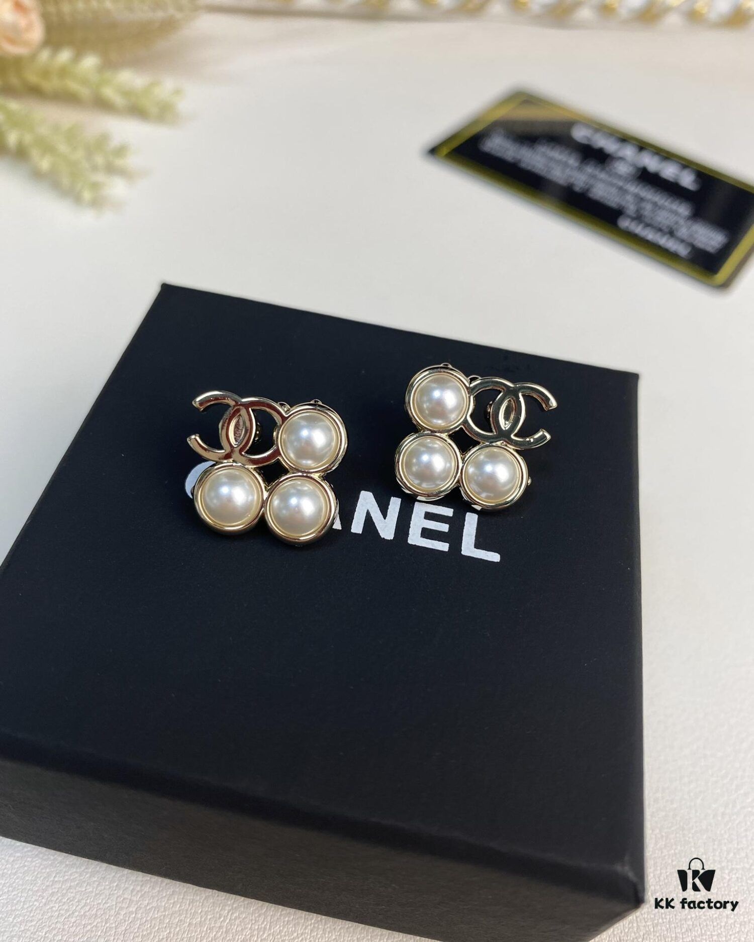 New Xiaoxiang Pearl Square Small Stud Earrings ✨🦋