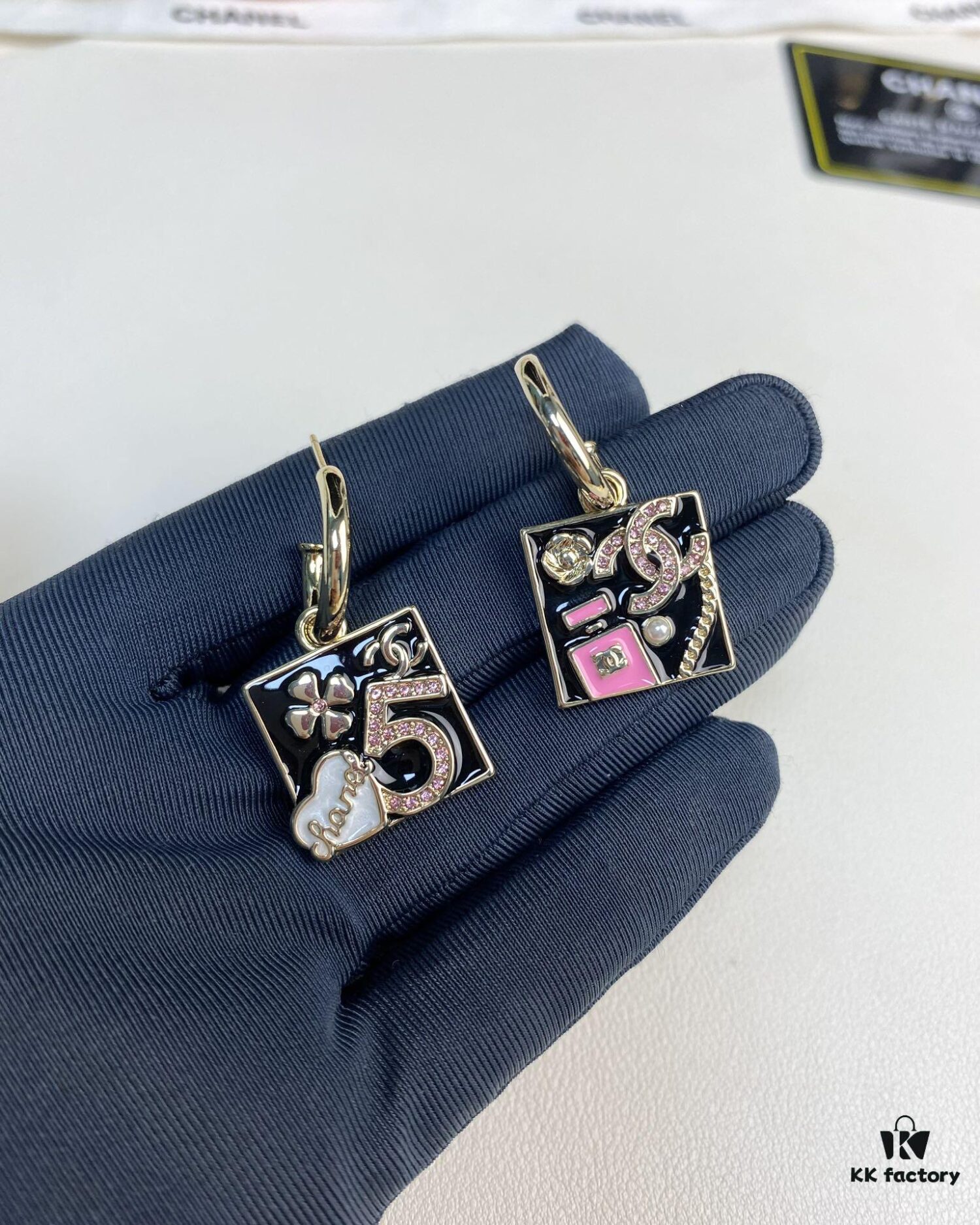 New Xiaoxiang Black Enamel Square Multi-Element AB Style Earrings ✨✨🦋