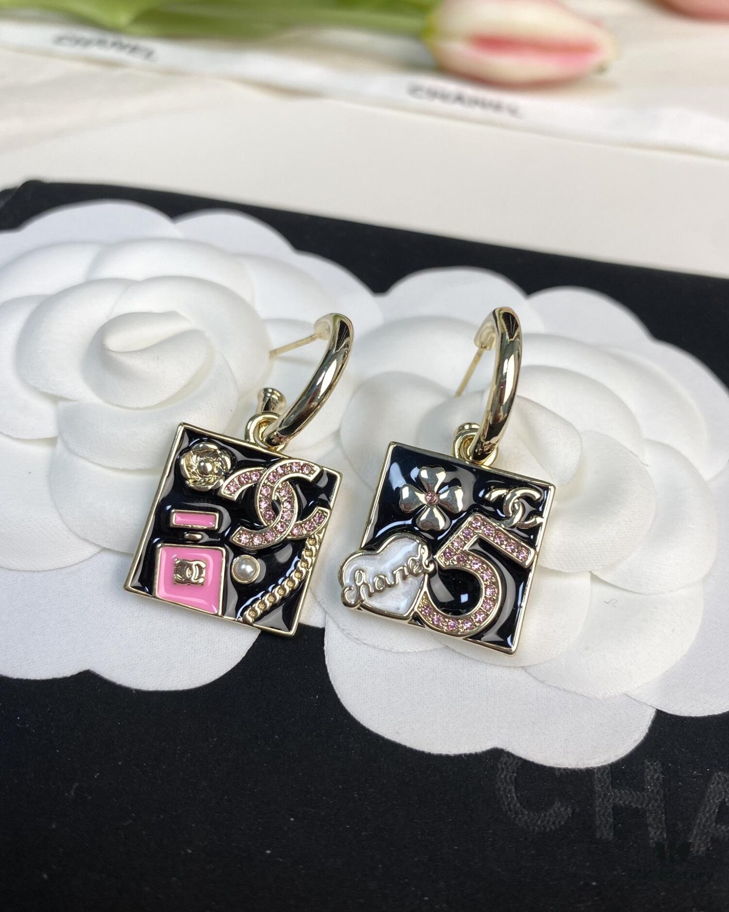 New Xiaoxiang Black Enamel Square Multi-Element AB Style Earrings ✨✨🦋