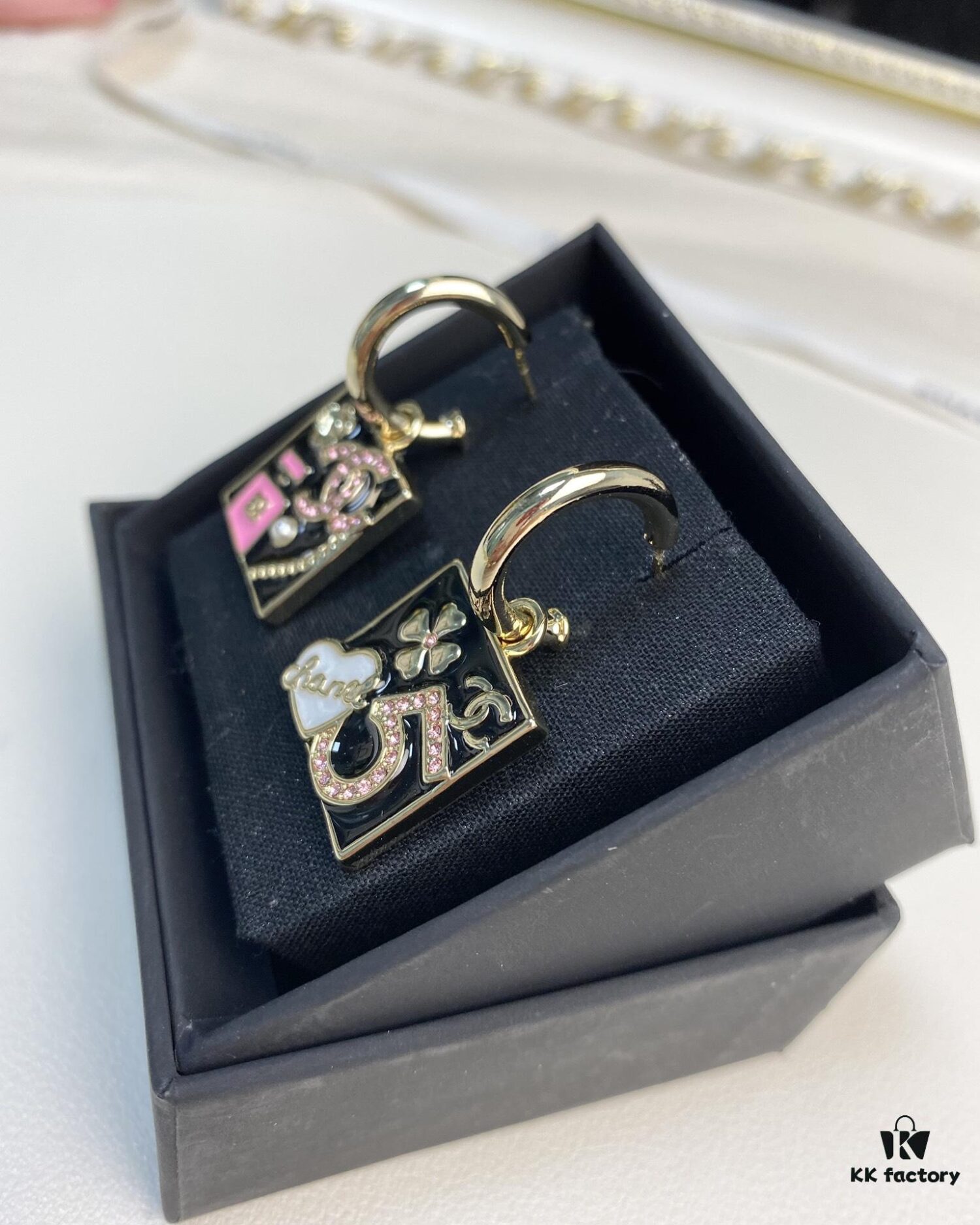 New Xiaoxiang Black Enamel Square Multi-Element AB Style Earrings ✨✨🦋