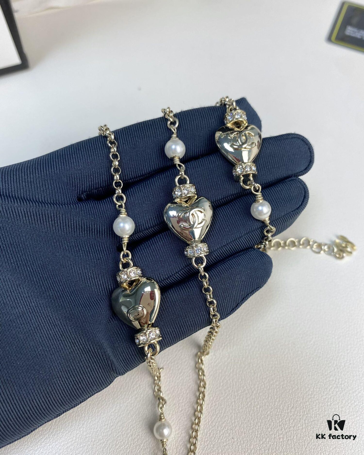 Xiaoxiang New Arrival Smooth Heart Pendant Minimalist Necklace Sweater Chain