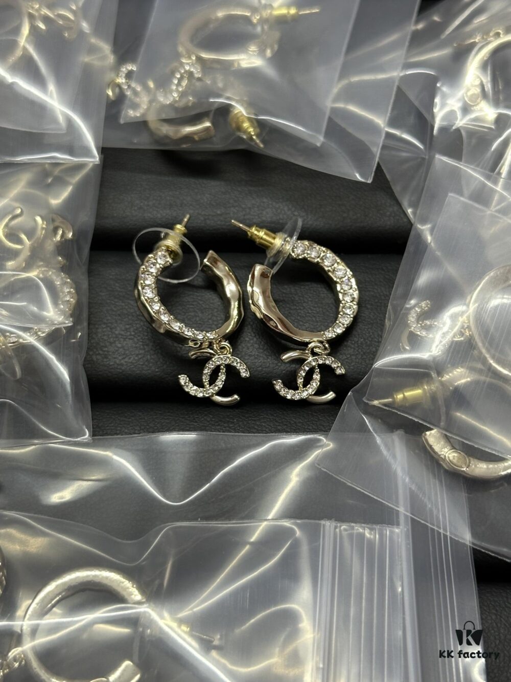 Xiao Xiang New Style Half Rhinestone Earrings