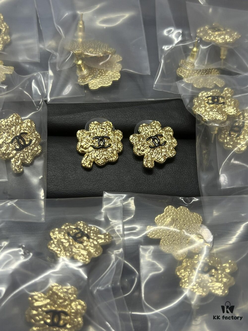 Xiaoxiang New Arrival Golden Four-Leaf Clover 🍀 CC Stud Earrings