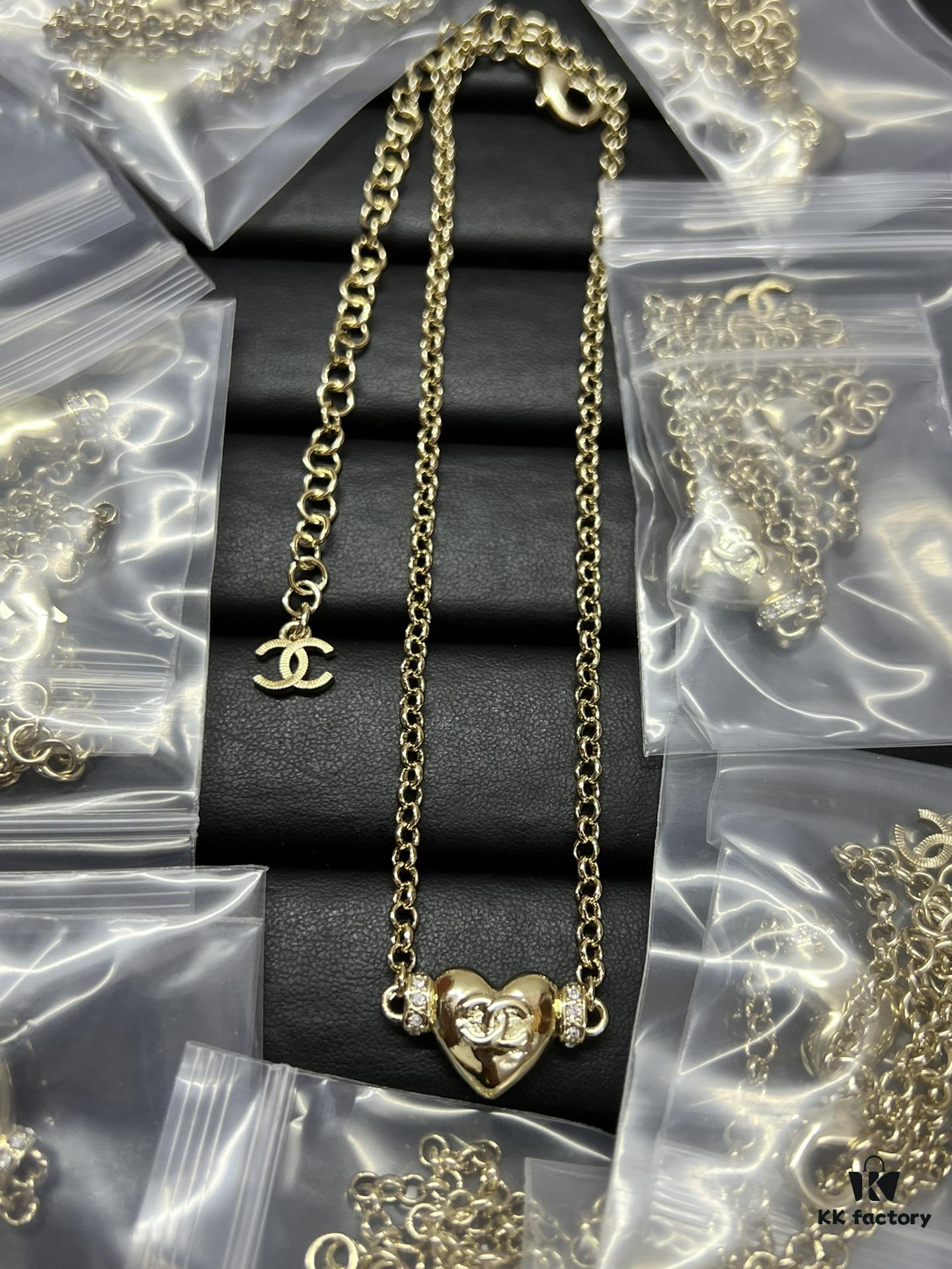 Xiaoxiang New Model Heart-Shaped Golden Necklace