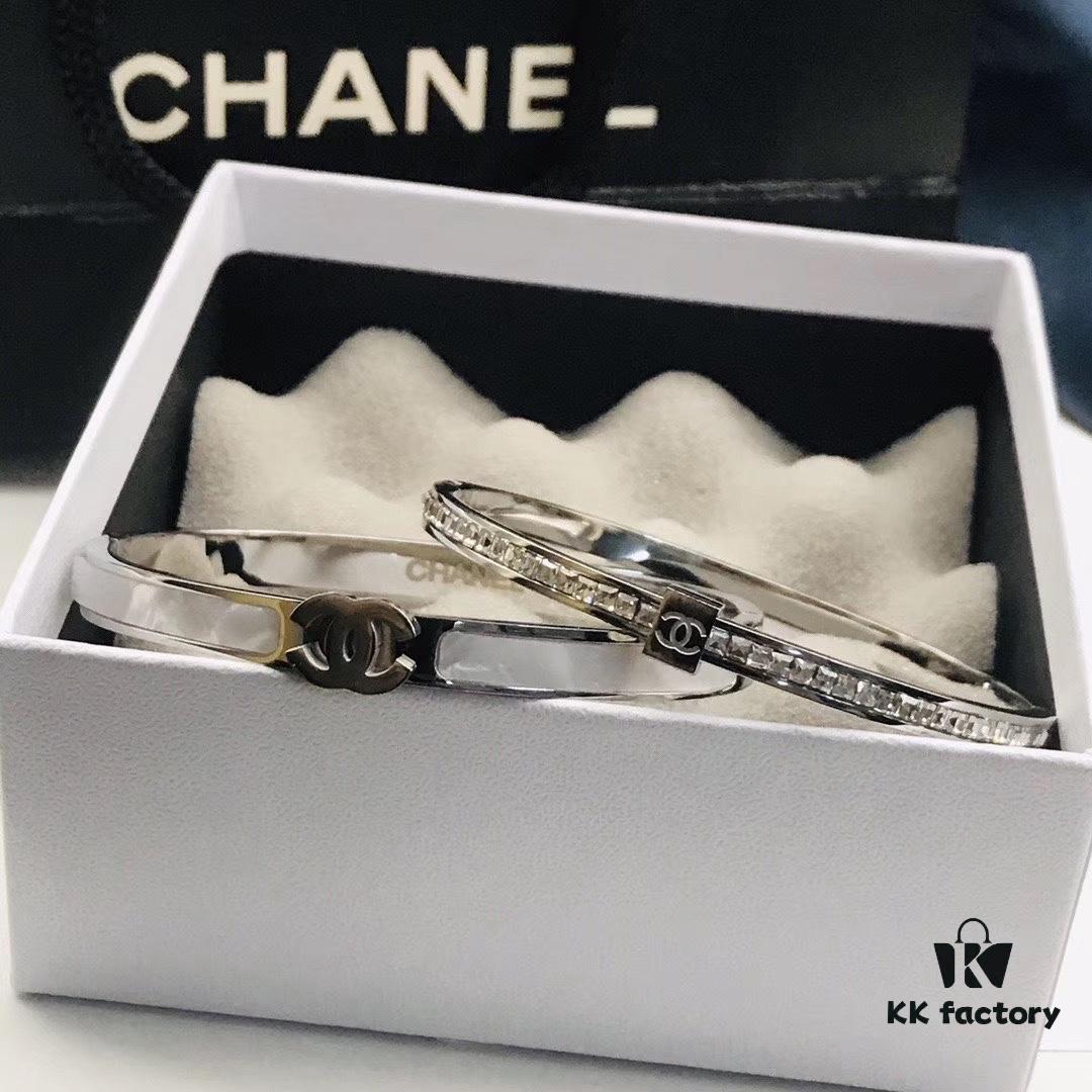 Chanel Latest Bracelet Genuine Authentic Highest Quality No Flaw Fashionable and Minimalist Elegant Unique Beautiful