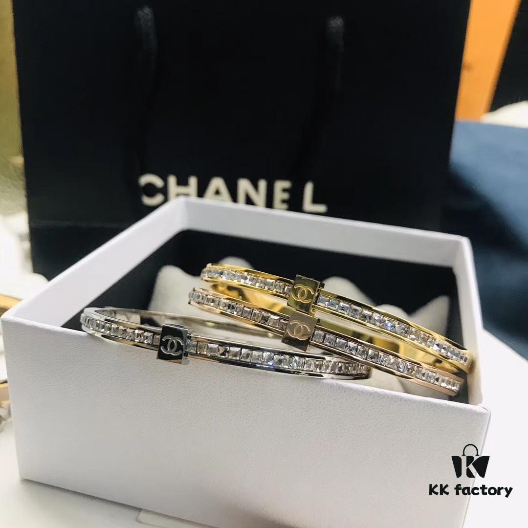 Chanel Latest Bracelet Genuine Authentic Highest Quality No Flaw Fashionable and Minimalist Elegant Unique Beautiful