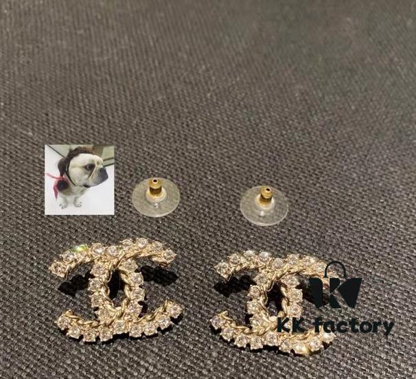New Arrival Little Xiang 2021 Latest Collection Chanel Curved Full Diamond CC Stud Earrings