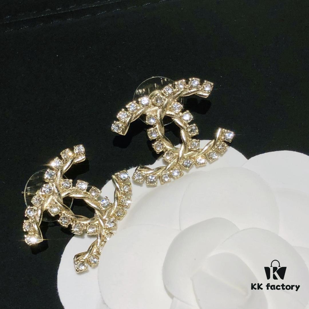 New Arrival Little Xiang 2021 Latest Collection Chanel Curved Full Diamond CC Stud Earrings