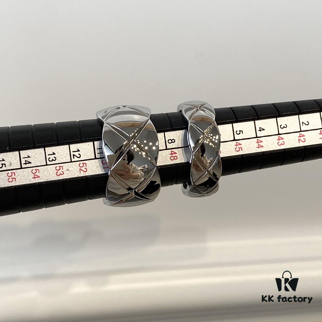 New Coco Ring, ZP One-to-One Version, Matching All Details with ZP, Including Grooves on the Inner Band, 360-Polished for Comfort, Gradient Diamond-Cut Chevron Pattern on Outer Band, Crafted with Imported CNC Precision Carving, Made with V-Gold Plating Technology