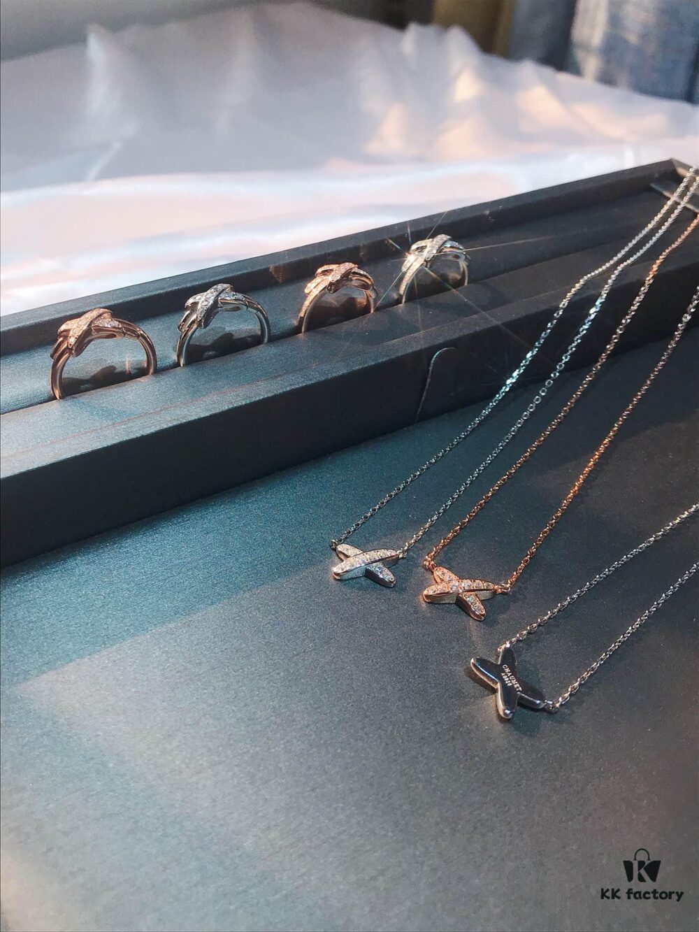 Chaumet Jewelry - Lien Vivant Flat Interlaced Diamond Set