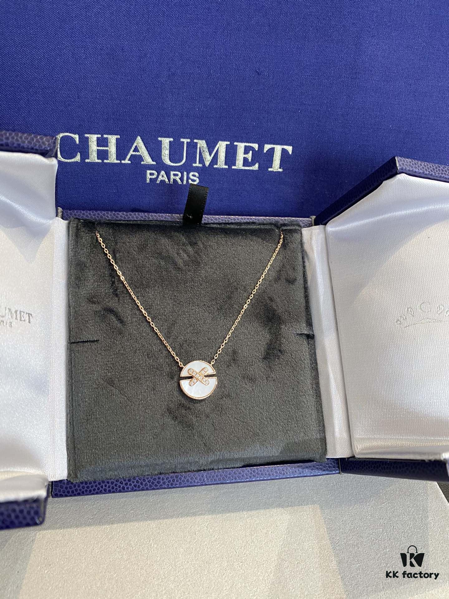 Spherical Harmony Necklace from CHAUMET, Small Crossed Circular Pendant, Symbolizing Perfect Union and Fulfilled Wishes