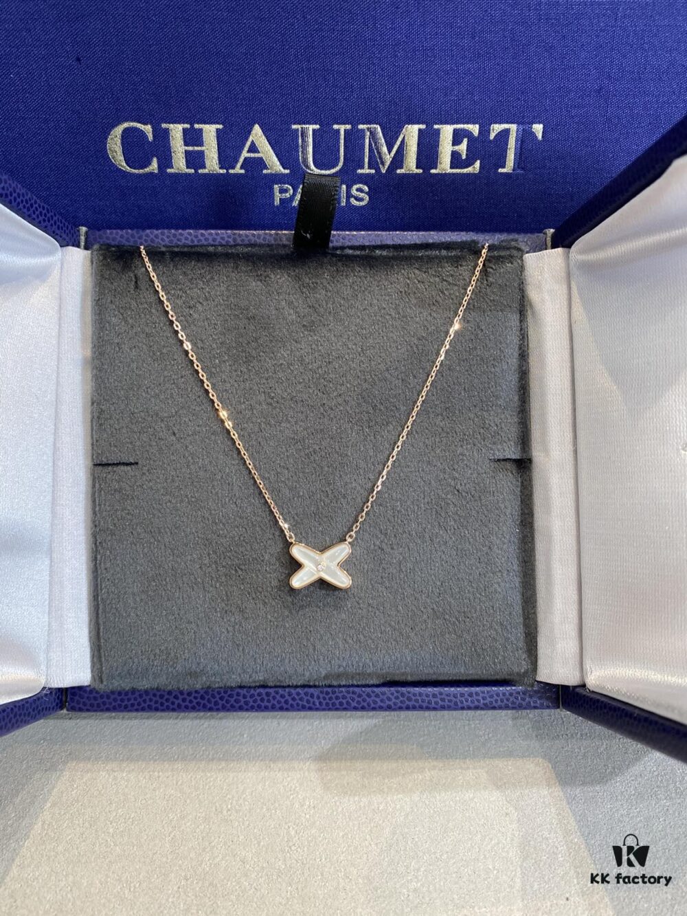 Cross Necklace in Rose Gold with White Shell, Chu Shang Meets Paris Elegance, 37.5-41.5cm, V-Gold Plated Thick Gold Finish, Paired with Natural Deep-Sea White Shell, Exquisitely Crafted on Both Sides, Individually Stone-Cut