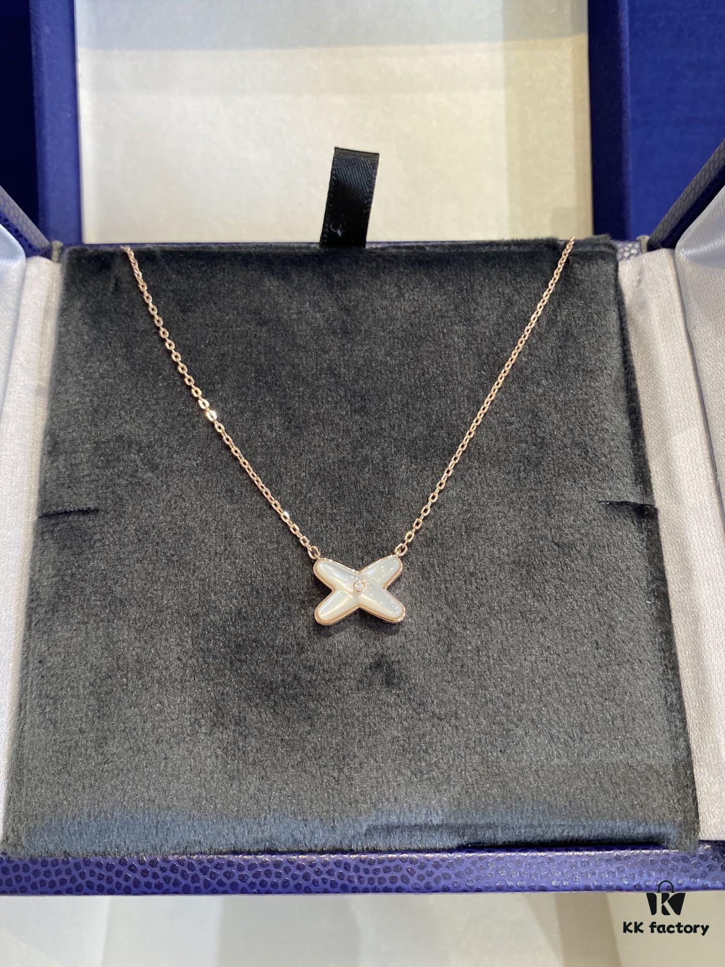 Cross Necklace in Rose Gold with White Shell, Chu Shang Meets Paris Elegance, 37.5-41.5cm, V-Gold Plated Thick Gold Finish, Paired with Natural Deep-Sea White Shell, Exquisitely Crafted on Both Sides, Individually Stone-Cut