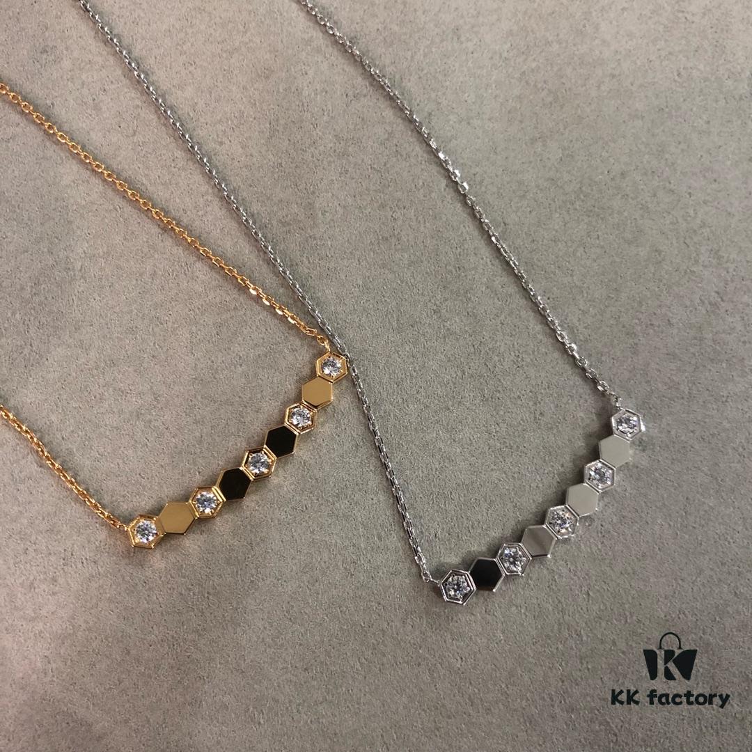 A Deceptively Simple Design with Exceptionally Complex Craftsmanship! Check the Real Images – Every Edge and Corner of the Honeycomb Pattern Is Exquisitely Refined!