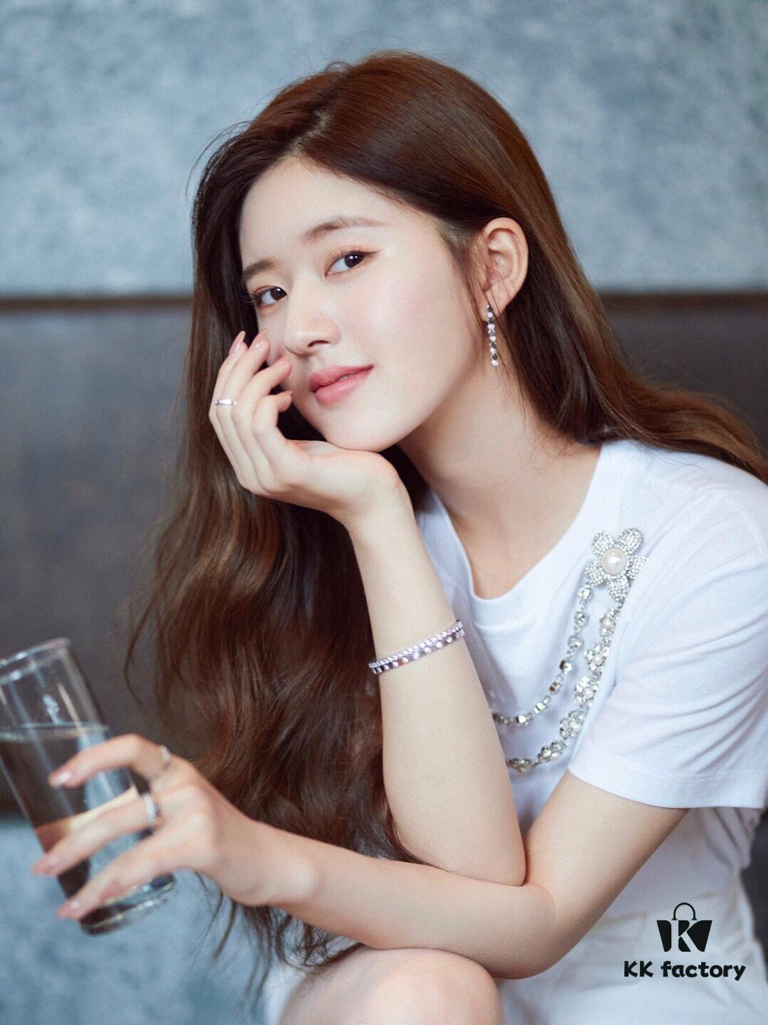 Honeycomb Bracelet Wearing Reference Image