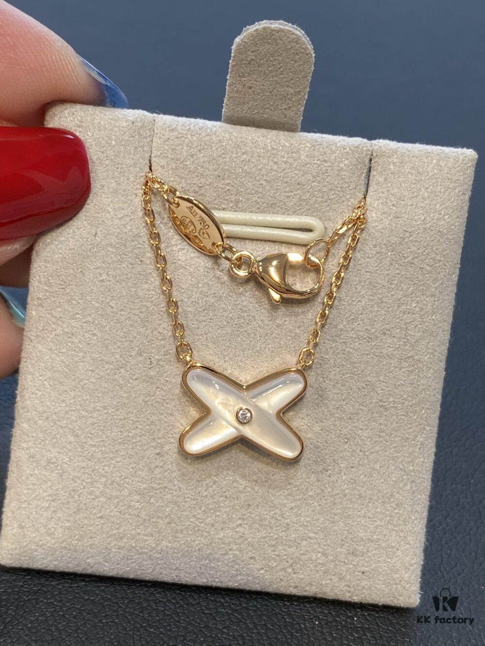 Cross Necklace in Rose Gold with White Shell, Chu Shang Mei Paris, Palladium Plated + 0.5 Version, 37.5-41.5cm, Full V-Gold with Natural Deep-Sea White Shell, Individually Carved Stone Setting, Center Inlaid with Premium Silicon Titanium Material