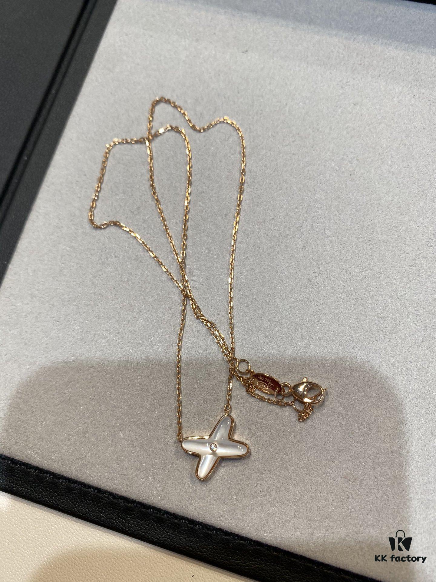 Jewelry is all about craftsmanship, Chu Cross Series in two colors