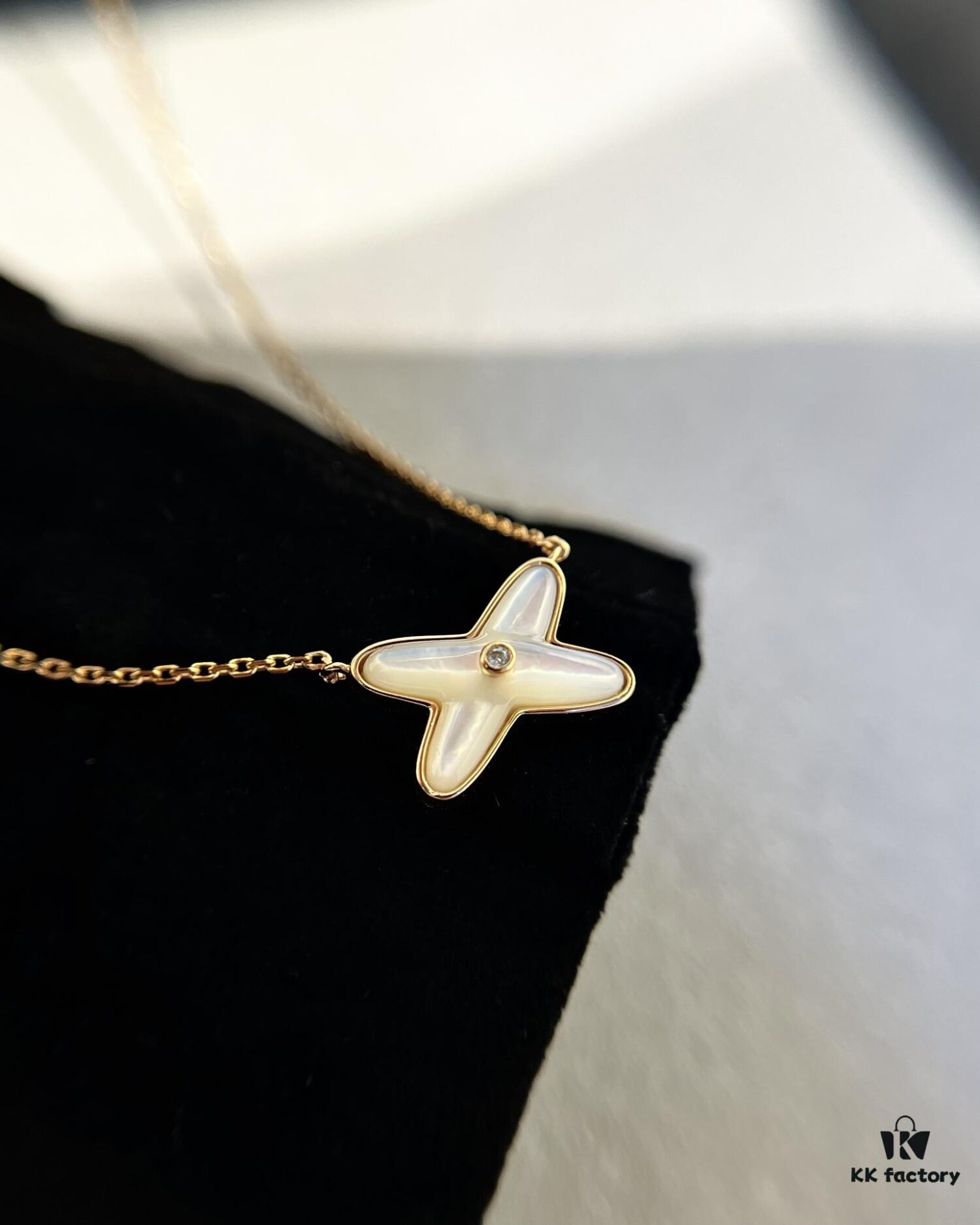 CHAUMET Liens Harmony Necklace in White Mother-of-Pearl, Rose Gold